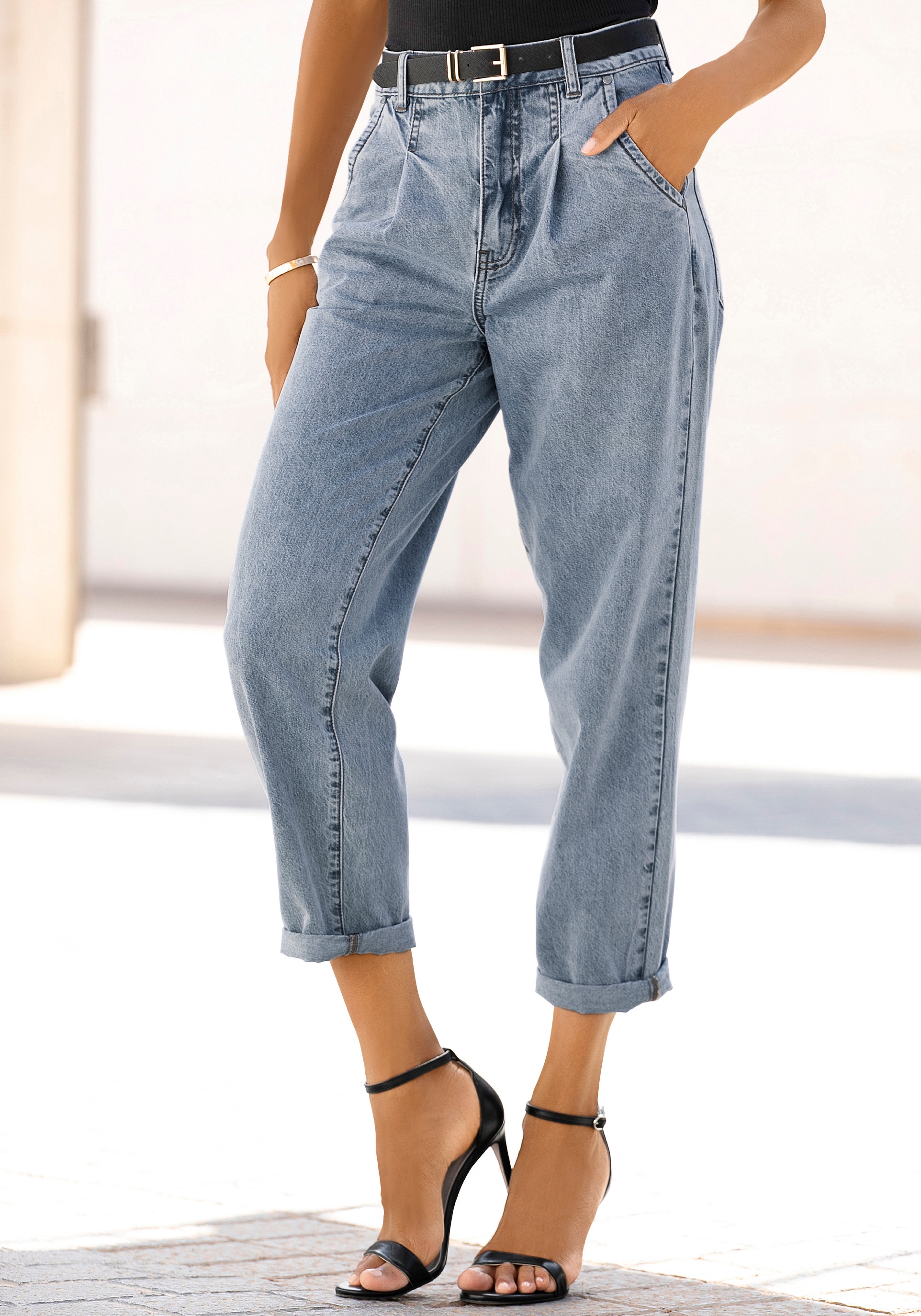 Image of Buffalo Relax-fit-Jeans "in modischem Crop-Design" in High-Waist-Form mit Bundfalten, verkürzte Länge, Sommerhose