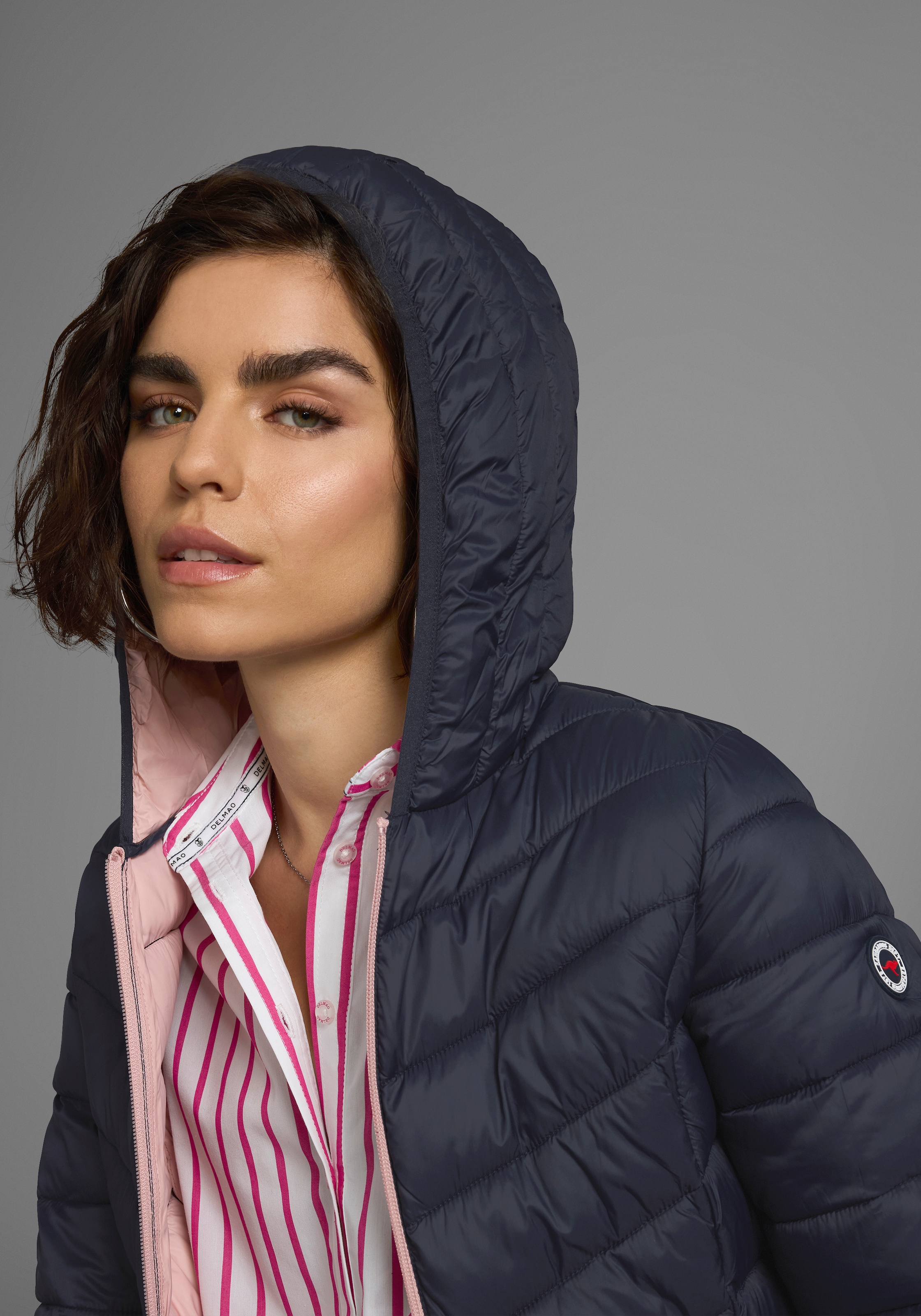 KangaROOS Steppjacke, mit Kapuze, mit kontrastfarbenen Details
