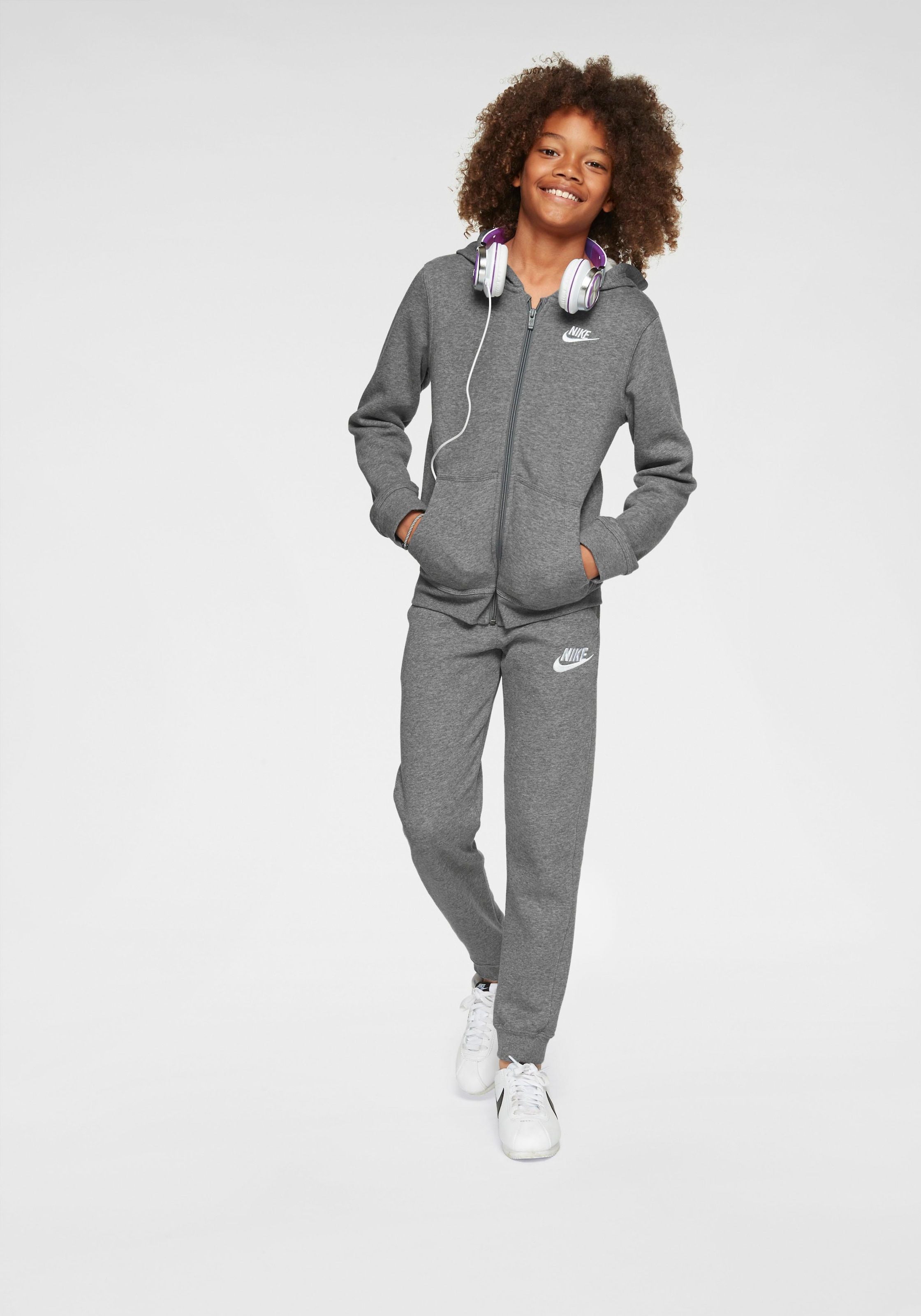 Finde Nike Sportswear Jogginghose PANT« CLUB JOGGER NSW »B FLEECE auf