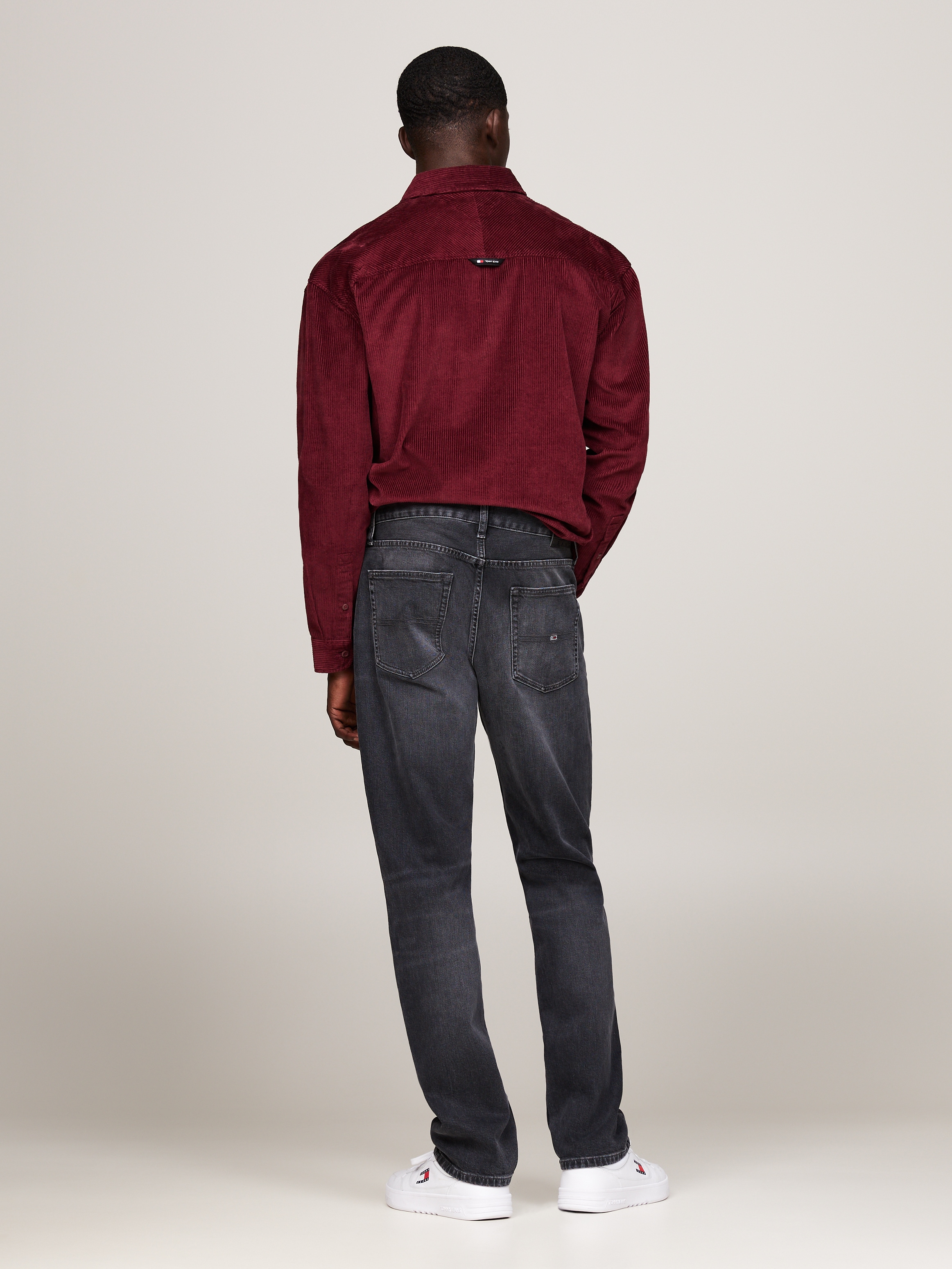 Tommy Jeans Slim-fit-Jeans »RYAN SLIM STRAIGHT«, mit Logoprägung