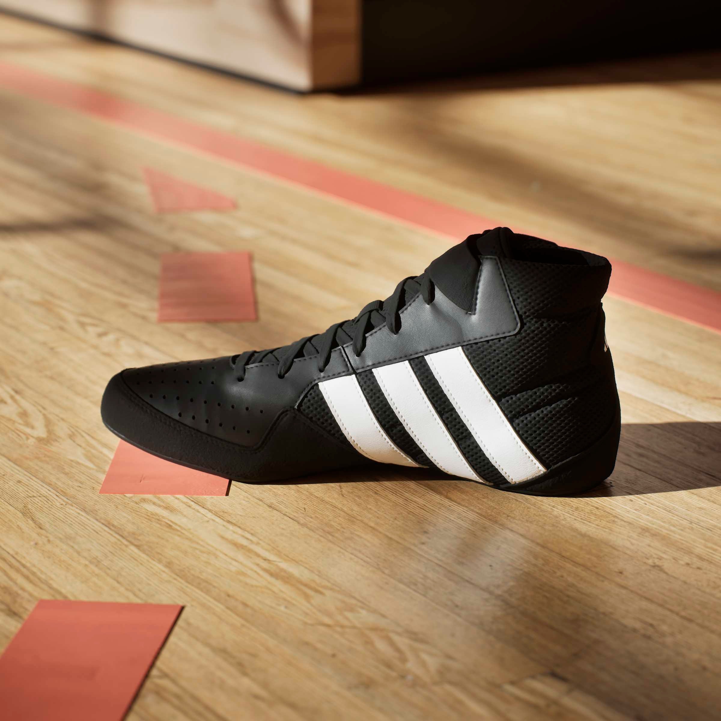 adidas Performance Chaussure d'entraînement »HVC PLUS«  Chaussure à empiècements contrastés