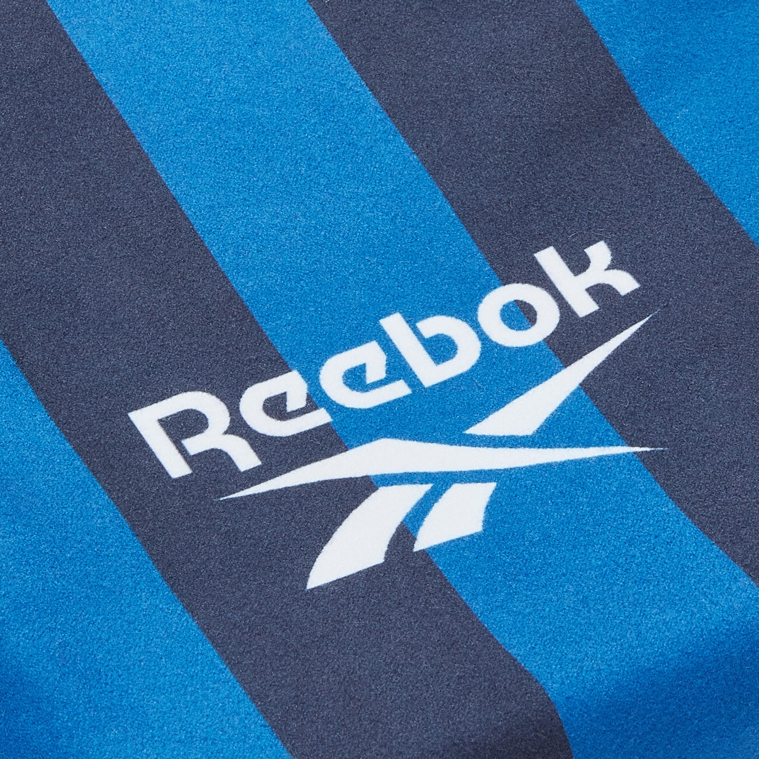 Reebok Sporthandtuch aus Frotteevelours