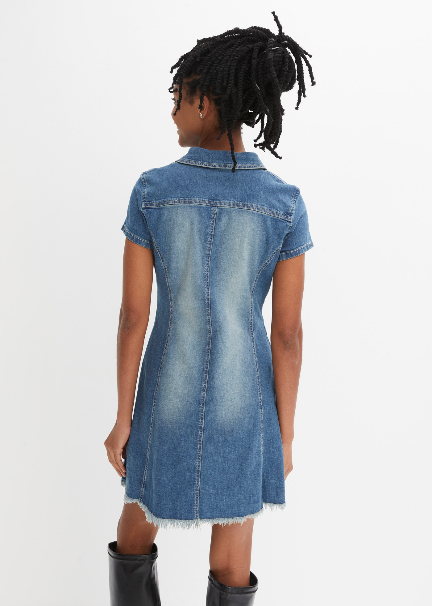 bonprix Robe en jean A-Linien-Schnitt, kurzer Arm, tailliertes Design, mit Brusttaschen