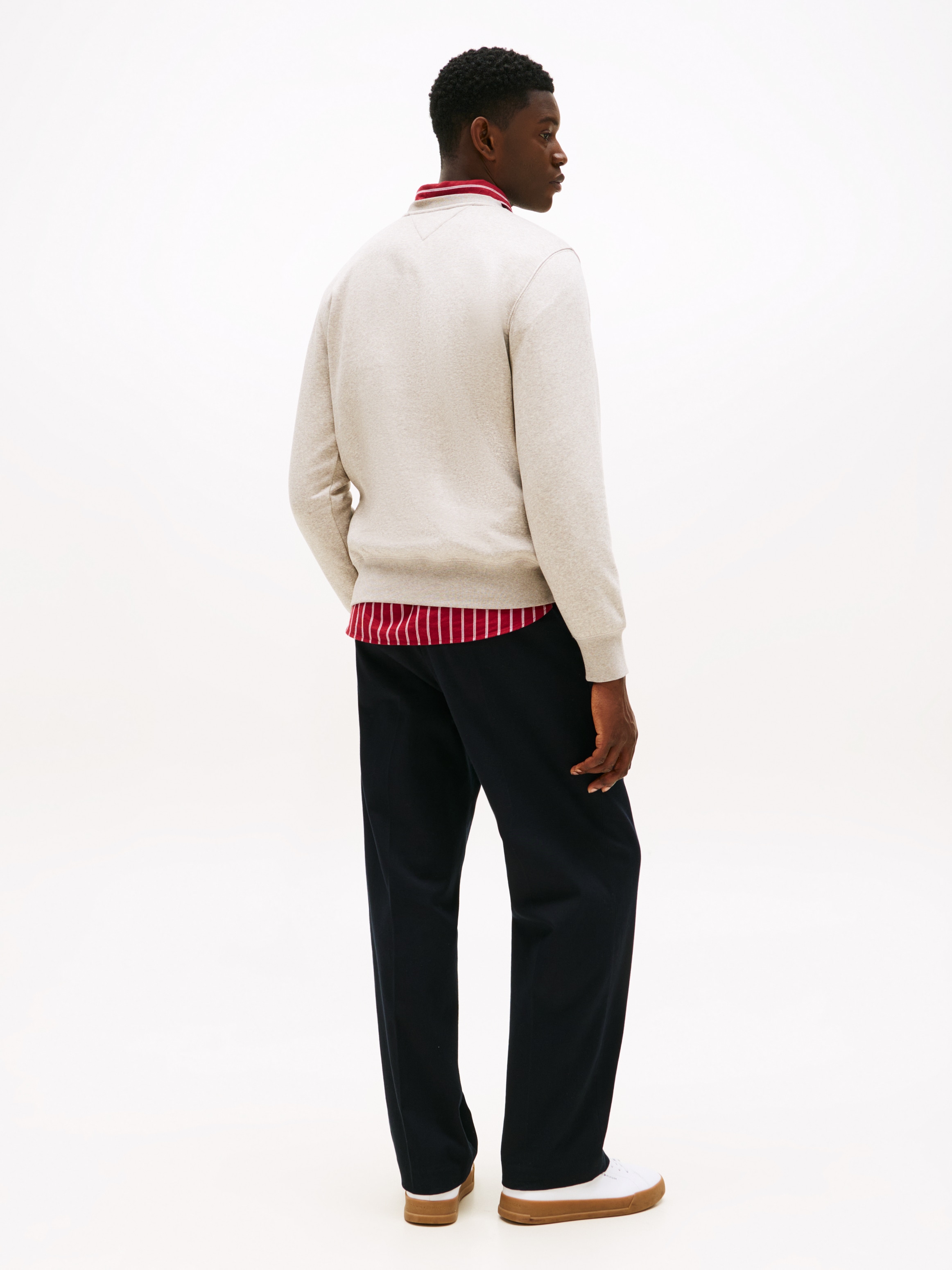 Tommy Hilfiger Sweatshirt »TOMMY LOGO SWEATSHIRT mit Rundhals und Stickerei«, unifarben, casual, regular fit, Baumwollmix, Rundhals