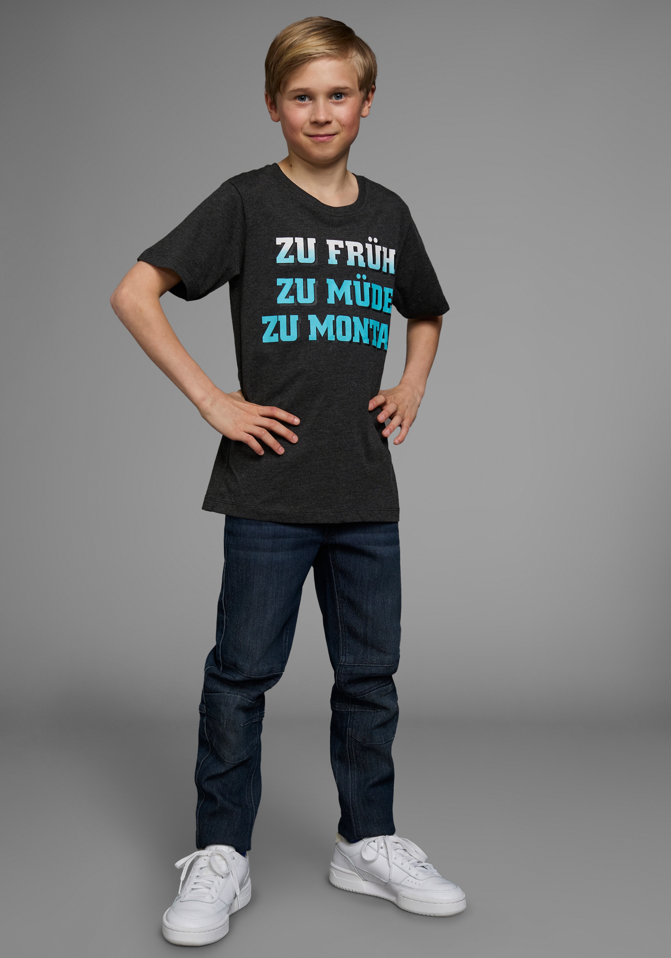 KIDSWORLD T-Shirt »Mit Spruch: ZU FRÜH, ZU MÜDE...«, Kurzarm, Basic-Passform, mit stylischem Print, Rundhalsausschnitt