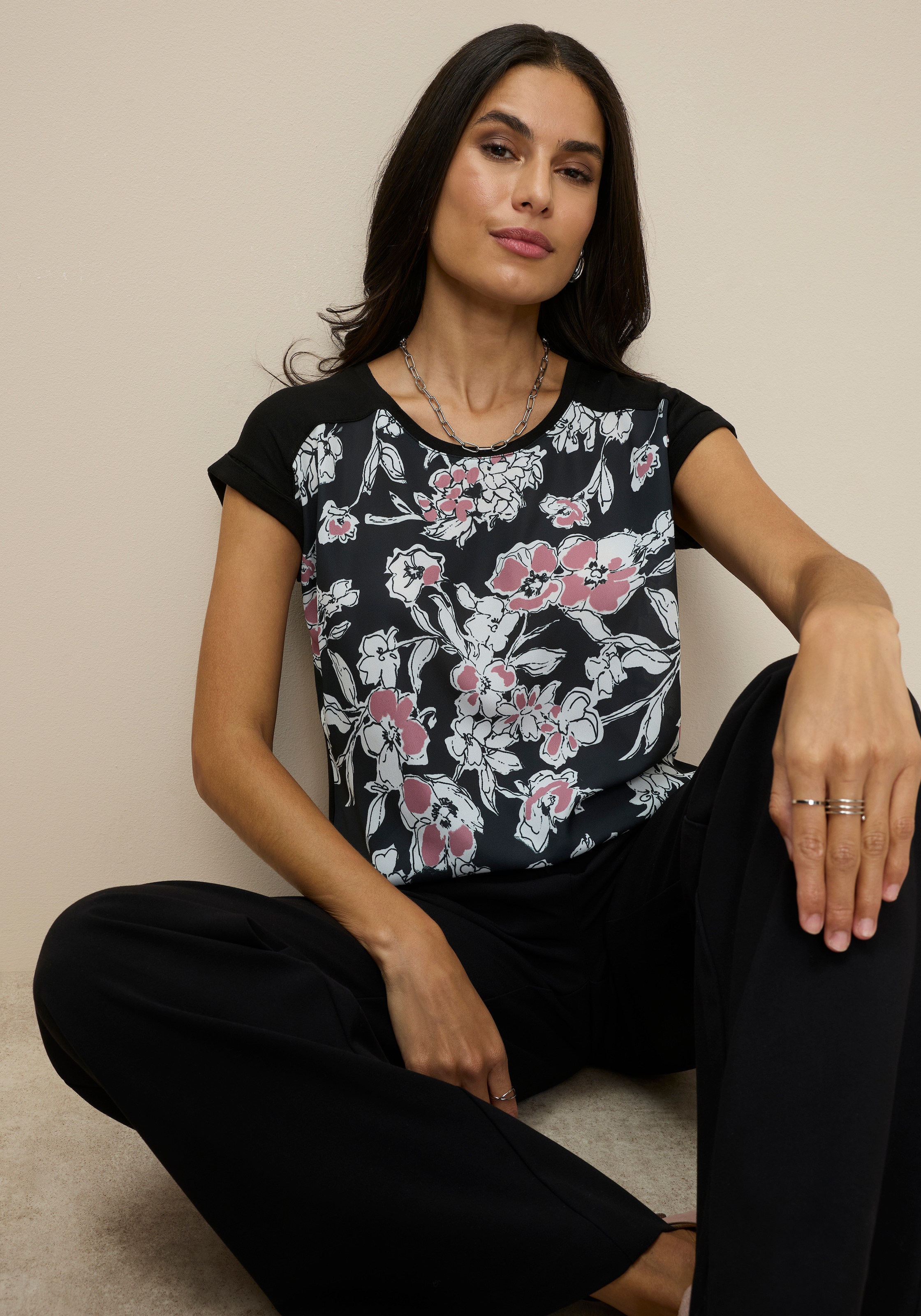 Image of Tamaris Shirtbluse "aus elastischer Viskosemischung mit Satineinsatz" in lockerer Form mit Print