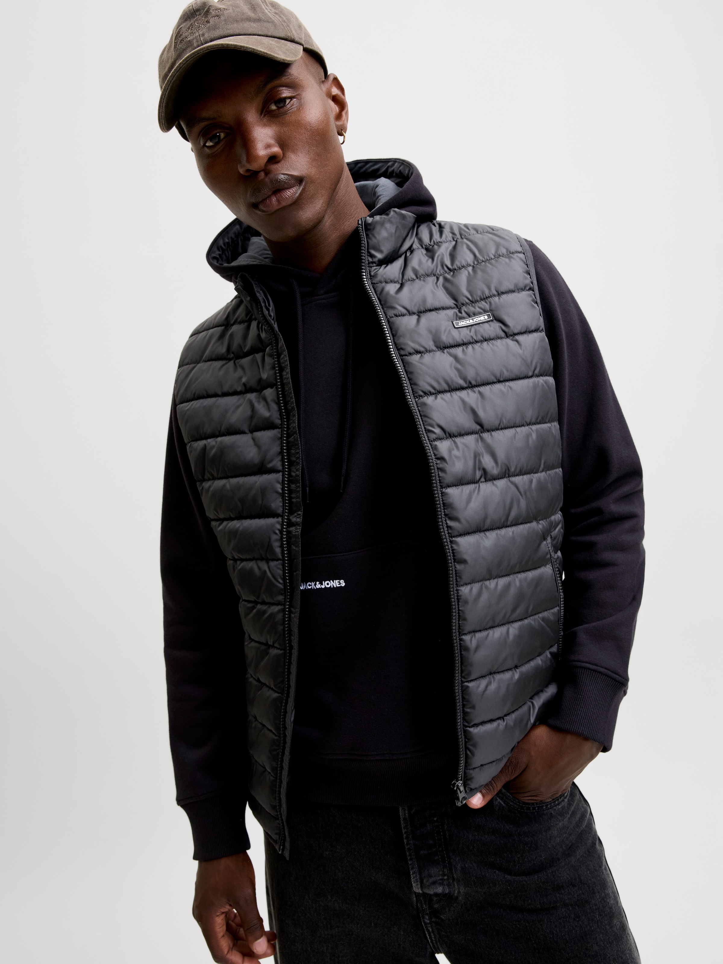 Jack & Jones Gilet matelassé »JJELVIS LIGHT BODYWARMER COLLAR« fibre synthétique, coupe régulière