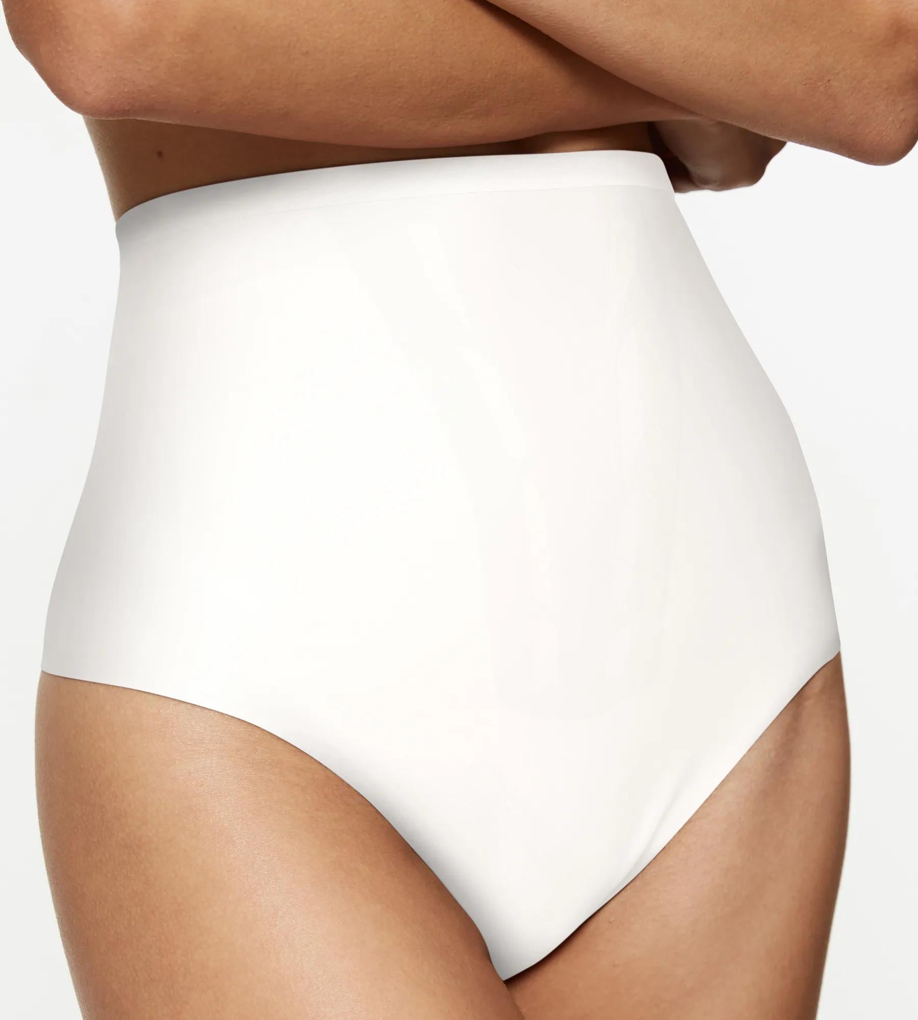 Triumph String sculptant »Shape Smart« glättend und schmeichelnd, leichte, unsichtbare Slip-Konturen