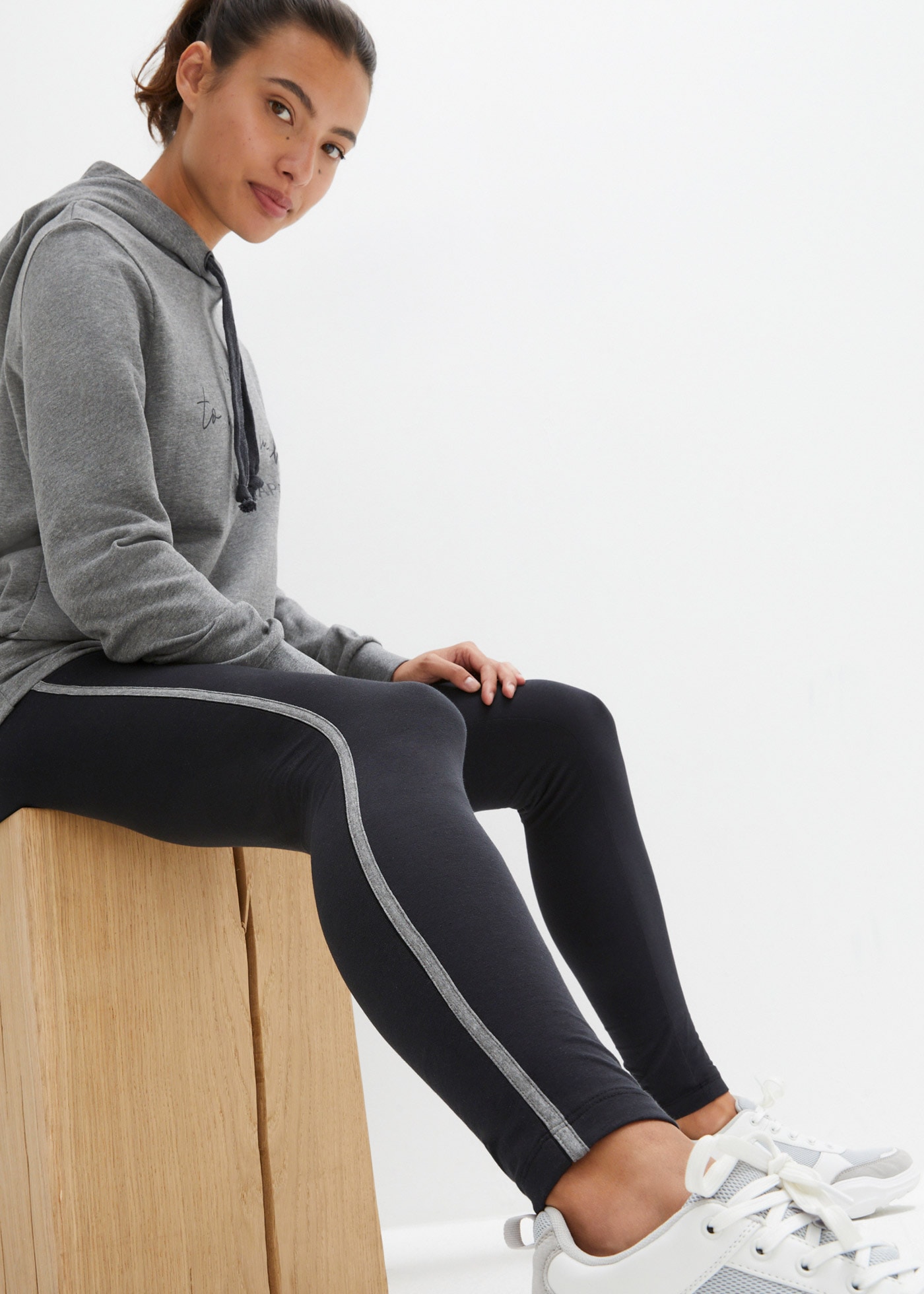 bonprix Jogginganzug »Jogginganzug mit Long-Sweatshirt und Leggings (2-teilig)« Jogginganzug mit Long-Sweatshirt und Leggings (2-teilig)