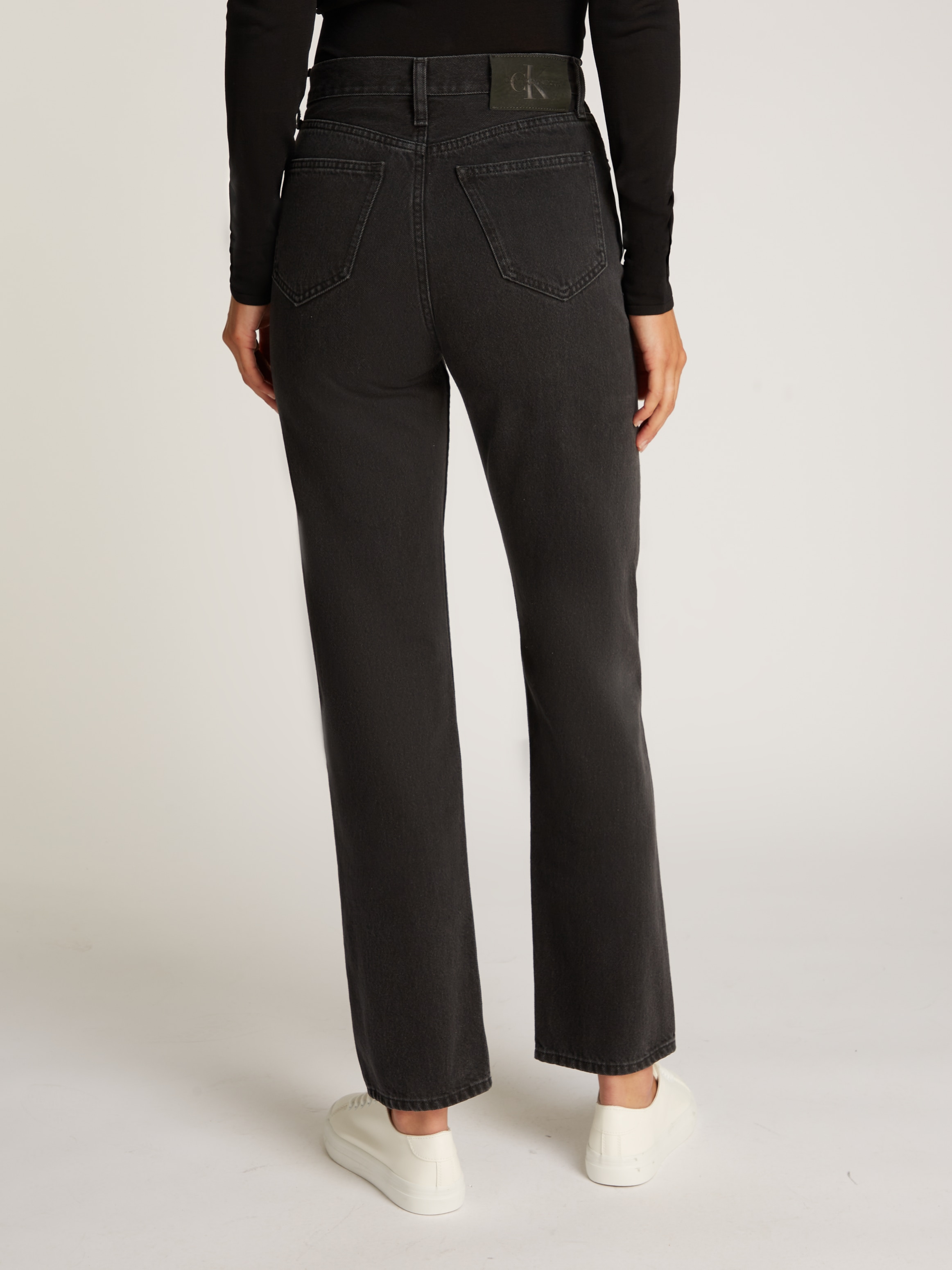 Calvin Klein Jeans Mom-Jeans »HIGH RISE STRAIGHT«, leichte Stoned wash Optik, mit Coinpocket