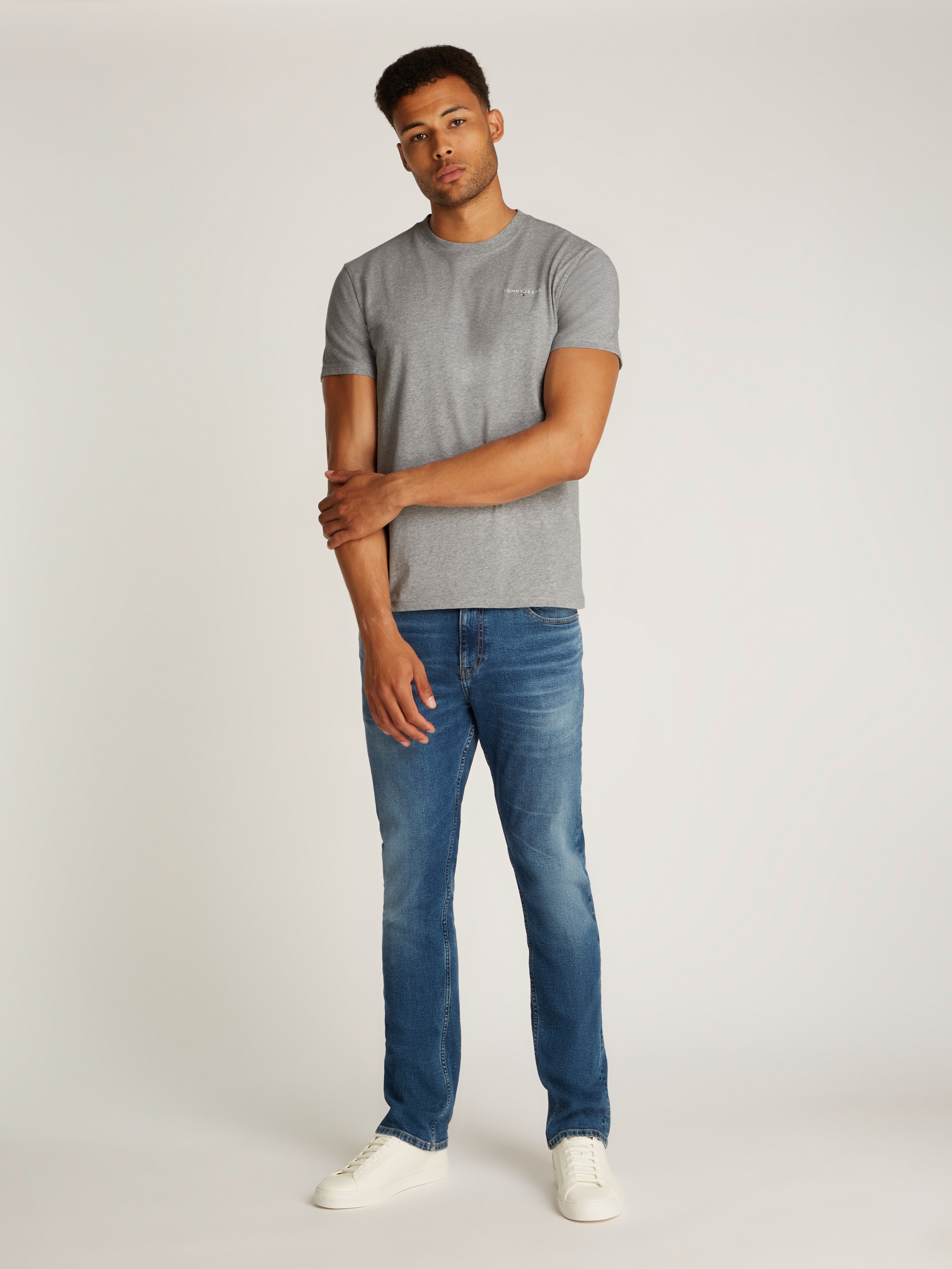 Tommy Jeans Plus Rundhalsshirt »TJM SLIM LINEAR CHEST SS TEE EXT«, in Grossen Grössen, Logodruck