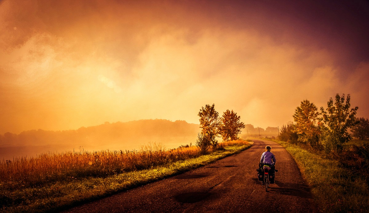 Image of Papermoon Fototapete »Motorrad in Landschaft«, Vliestapete, hochwertiger Digitaldruck, inklusive Kleister bei Ackermann Versand Schweiz