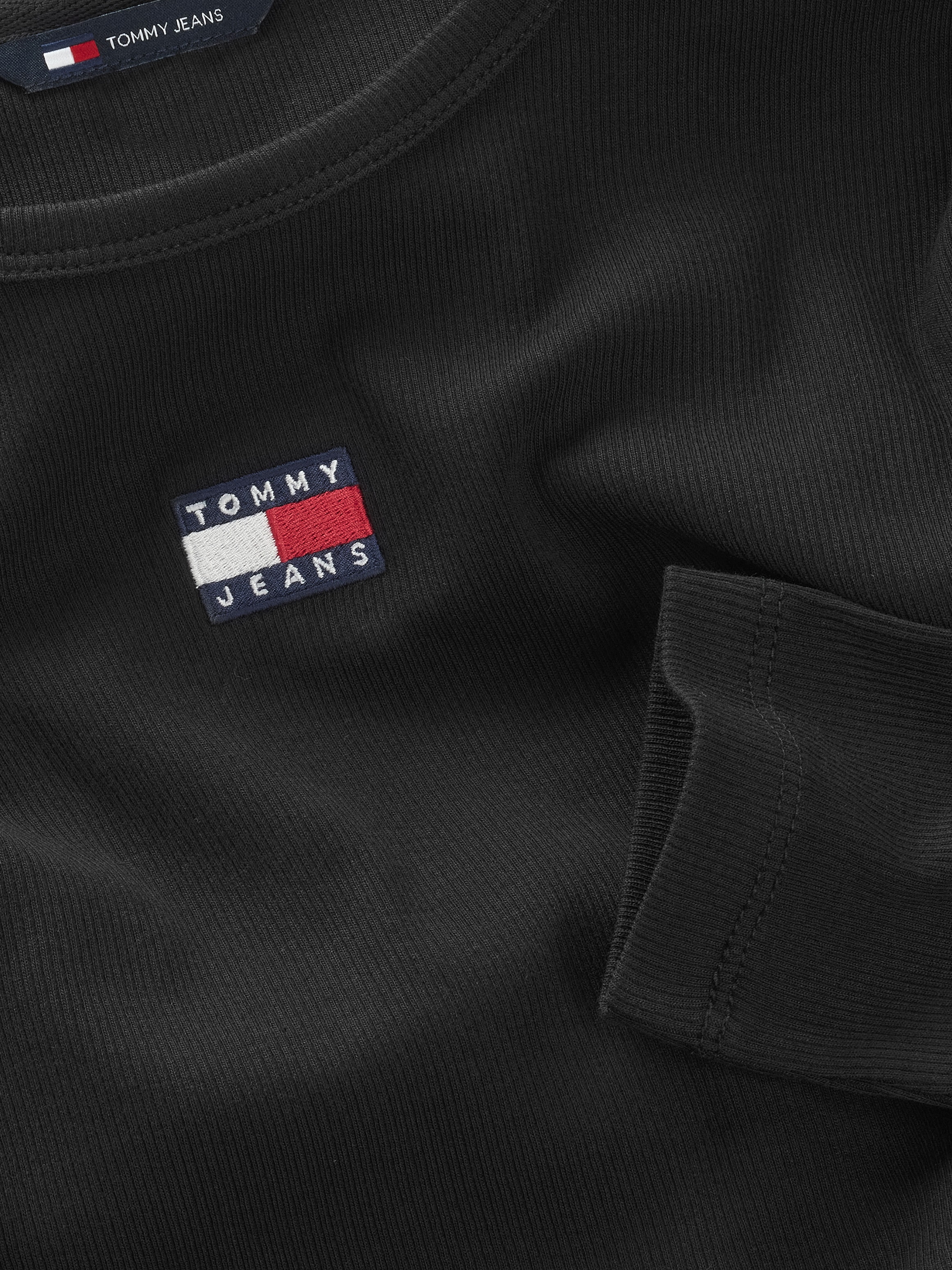 Tommy Jeans Curve Langarmshirt »TJW SLIM LS BADGE TEE EXT«, in Grossen Grössen, Badge, Langarm