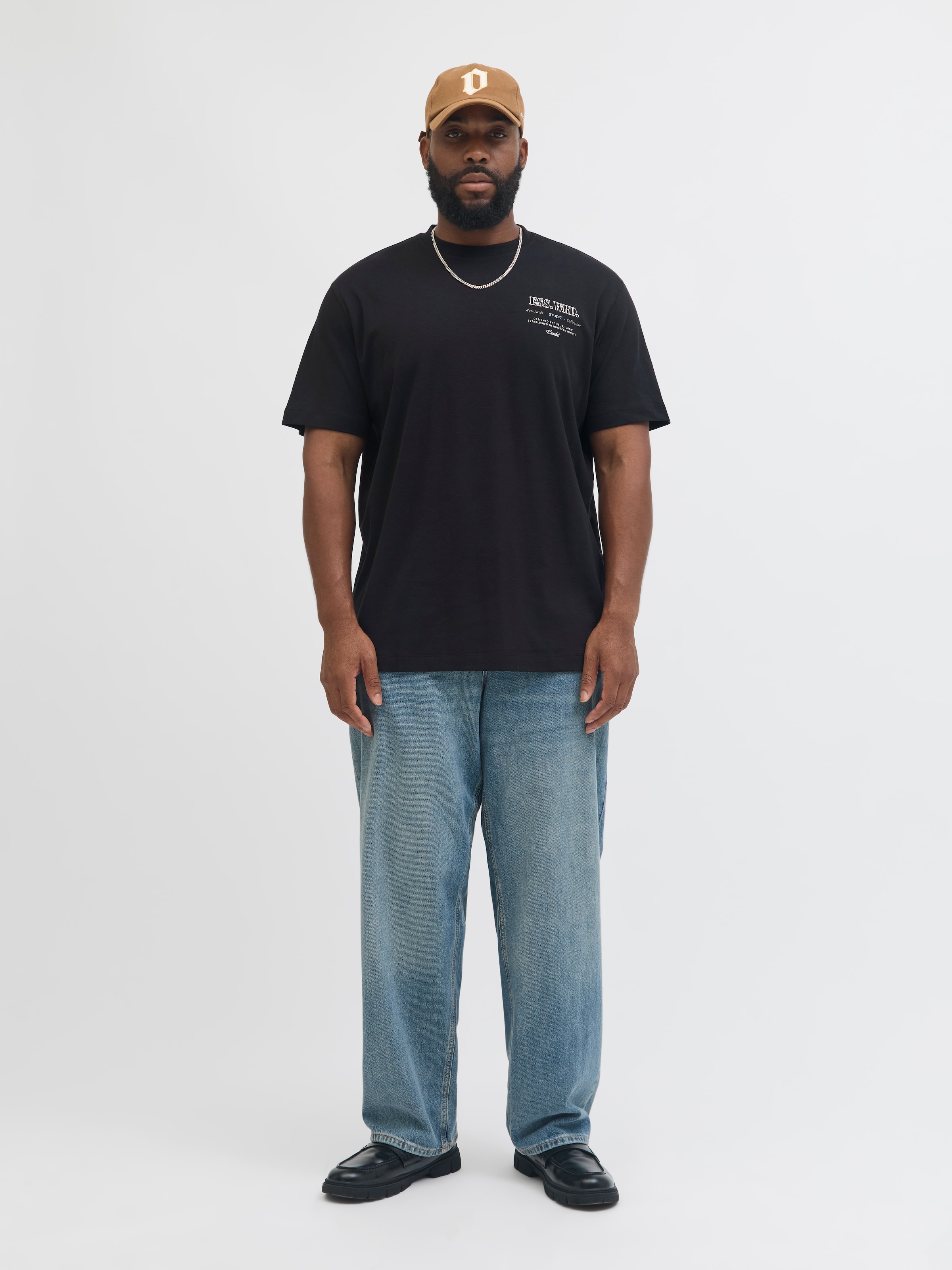 Jack & Jones PlusSize T-shirt »JJEURBAN EDGE STUDIO TEE SS SN PLS« mit Logobranding