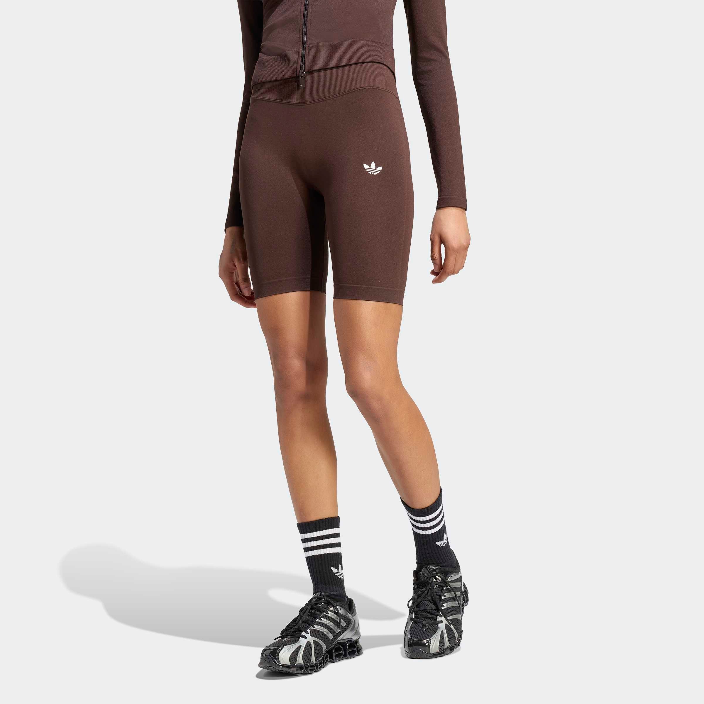 Image of adidas Originals Shorts "ESSENTIALS, NAHTLOS, 13 CM" eng anliegende Passform, sportlich, aus Strickmaterial, nahtlos
