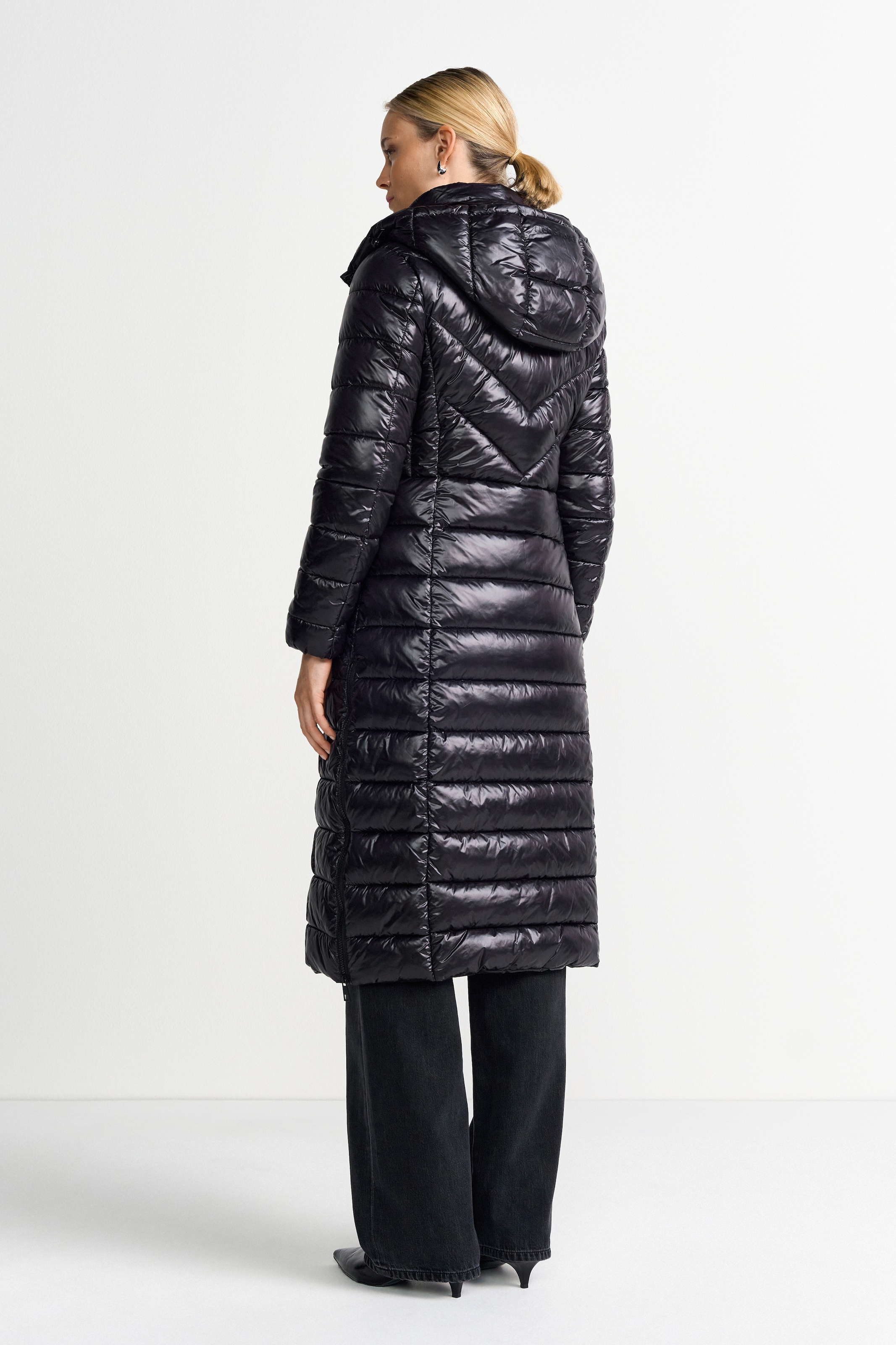 RICHROYAL Steppmantel, mit glänzenden Finish, slim fit, mit Reissverschlüssen an den Seiten