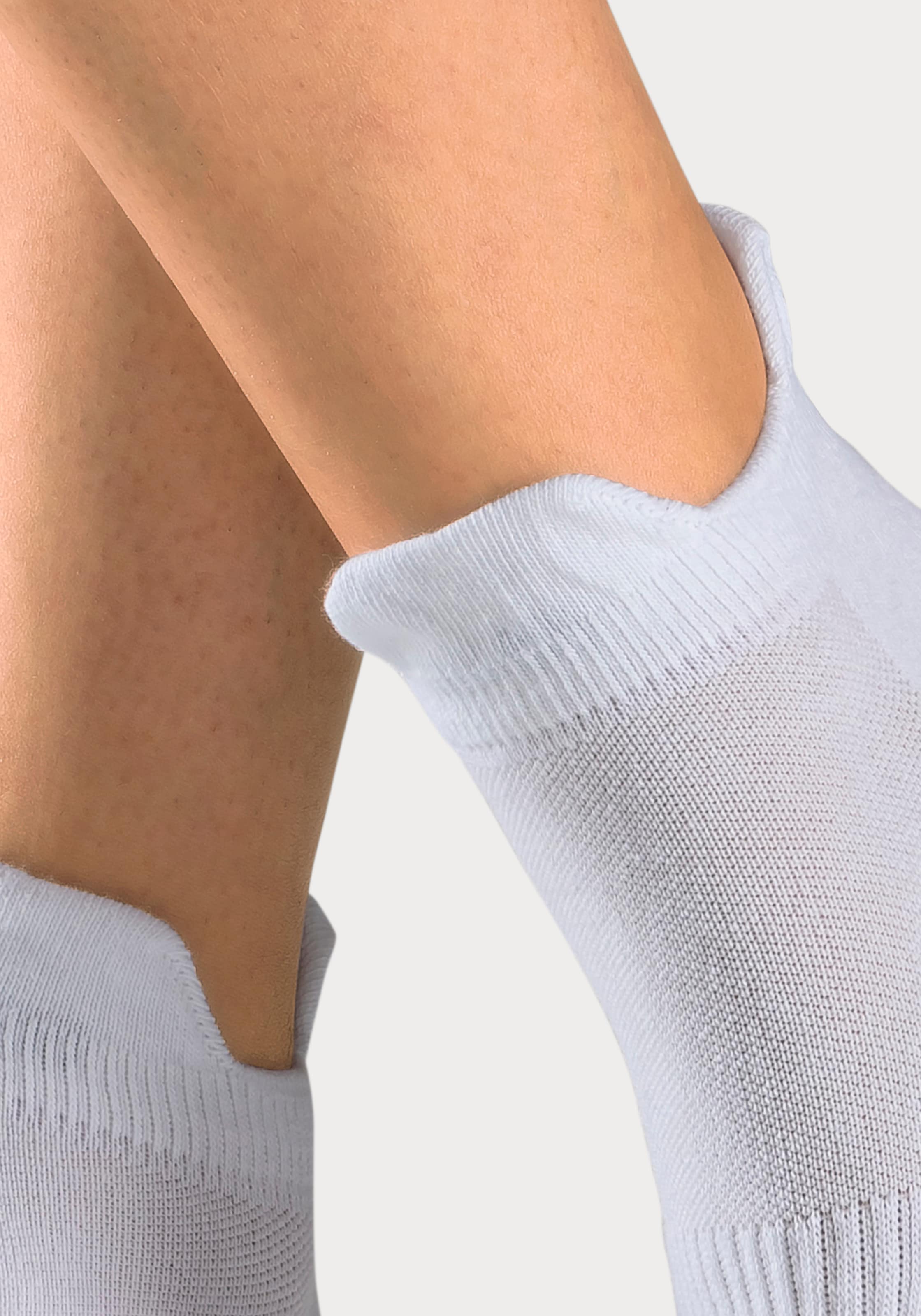 Bench. Sneakersocken, (Packung, 6 Paar), mit feiner Mesh Konstruktion und Mittelfussgummi