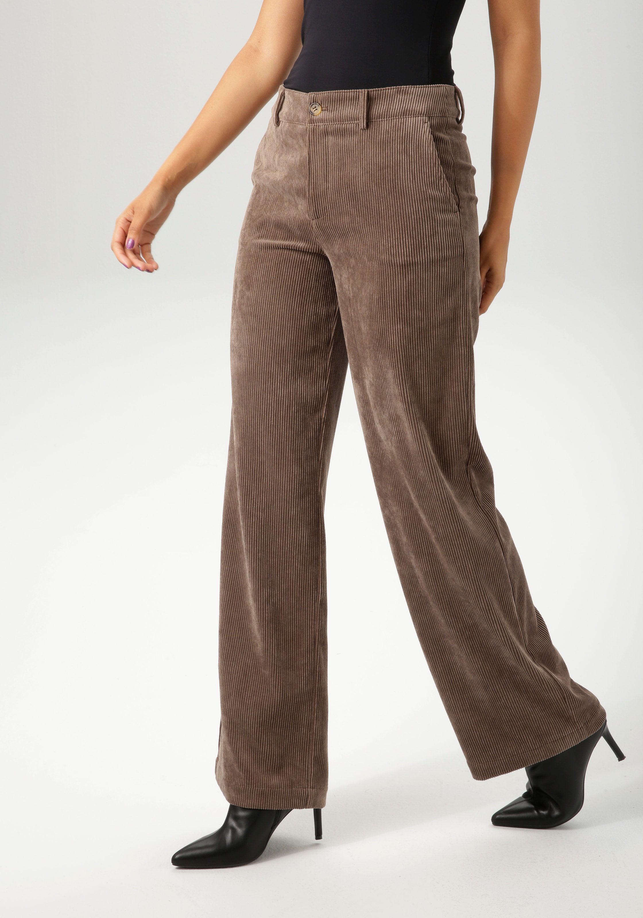 Image of Aniston CASUAL Cordhose mit trendigem, weiten Bein