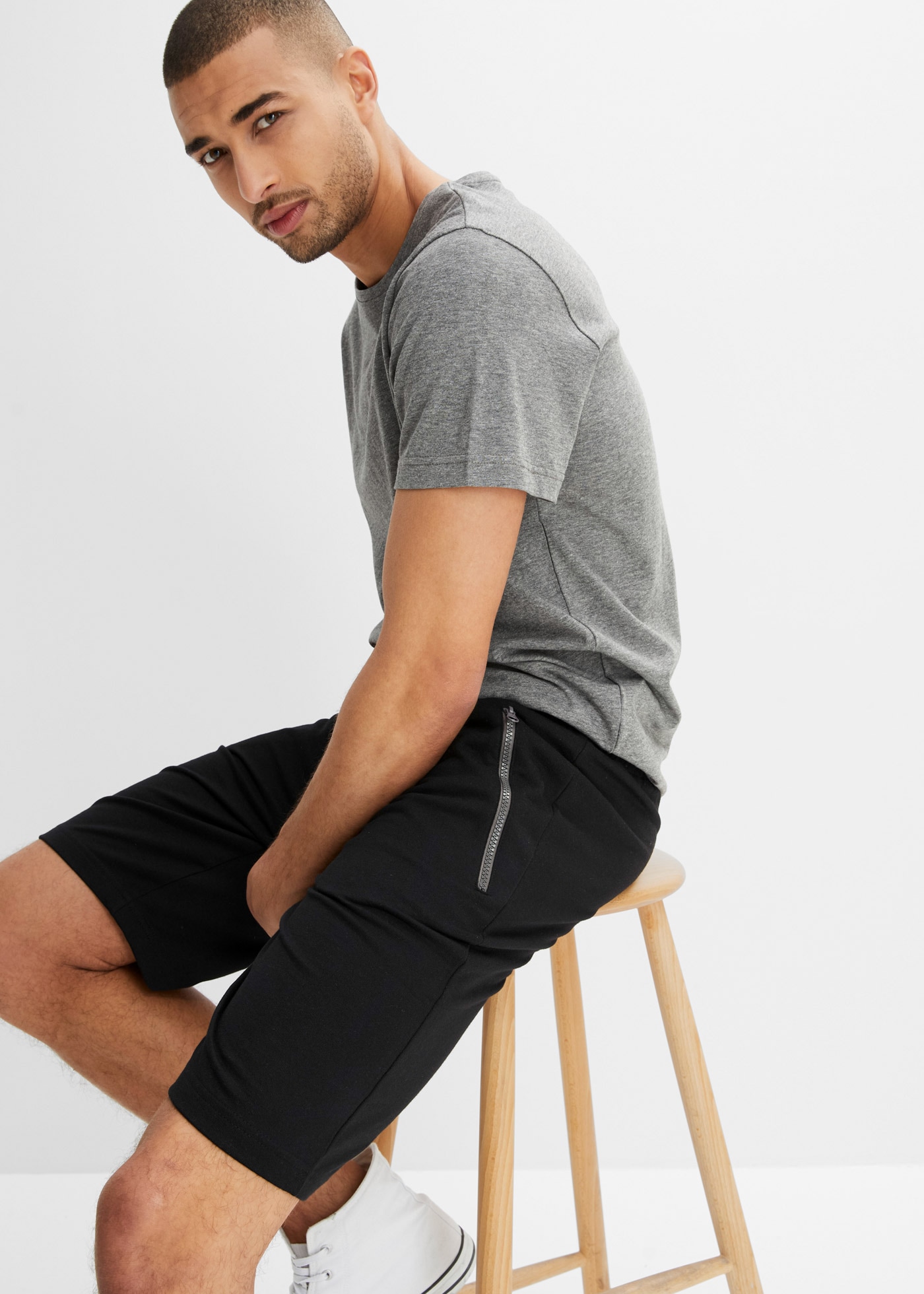 bonprix Sweatbermudas  aus Baumwolle und Polyester, mit Reissverschluss-Taschen, regular fit