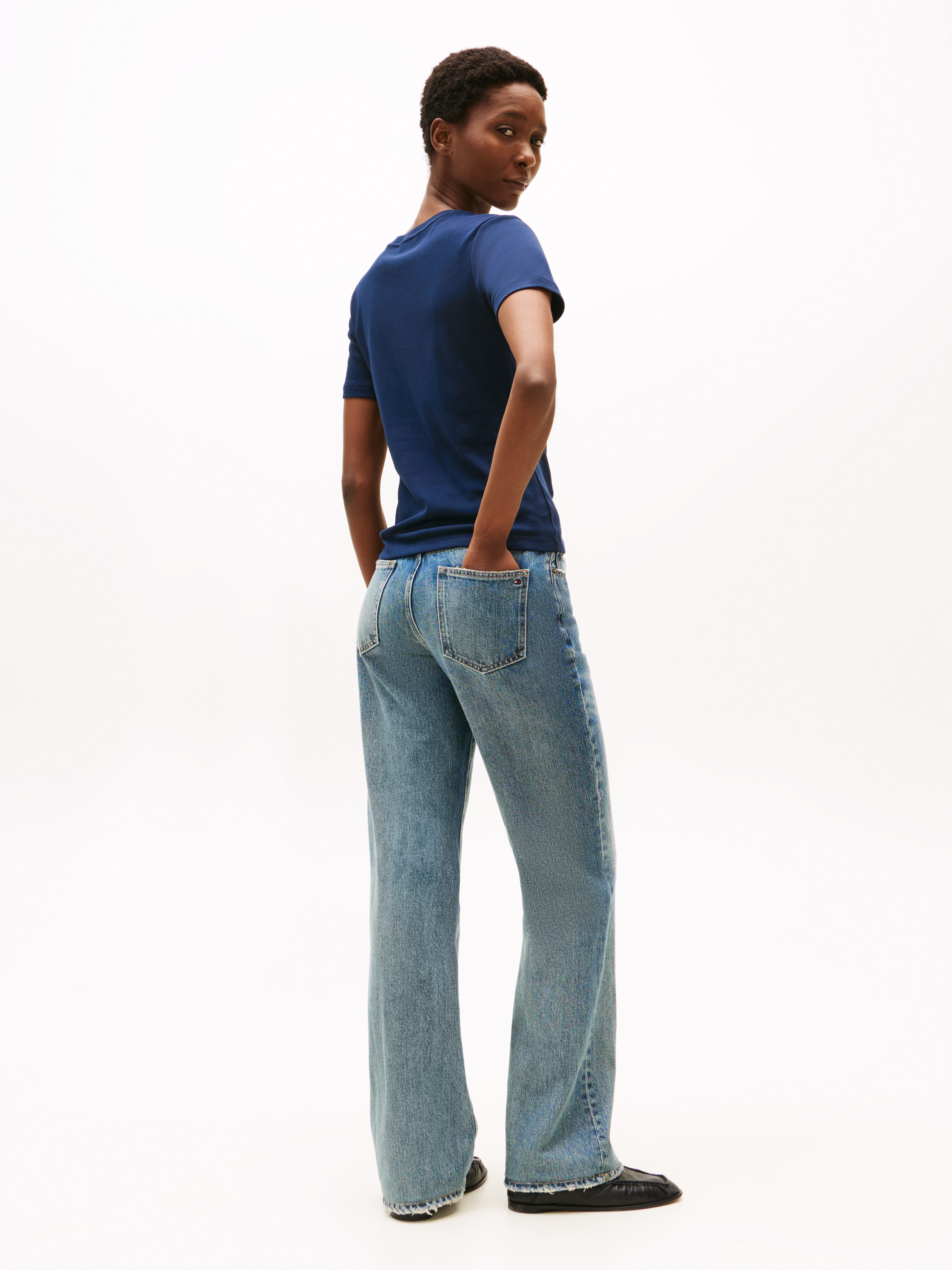 Tommy Hilfiger T-Shirt »SLIM CODY C-NK SS«, mit Logostickerei