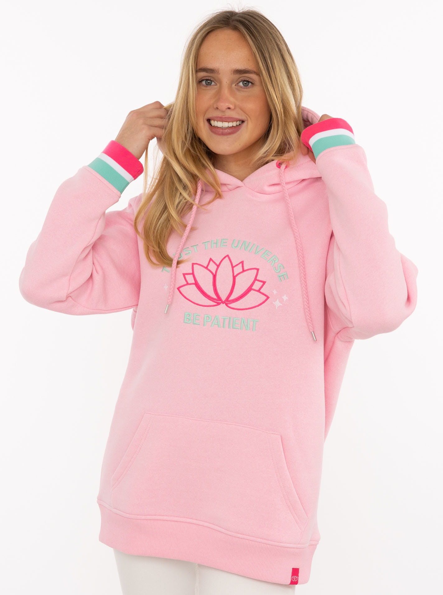 Image of Zwillingsherz Hoodie ""Be Patient"", Schriftzug und Blüte, gestreifte Ärmelbündchen, Kapuze