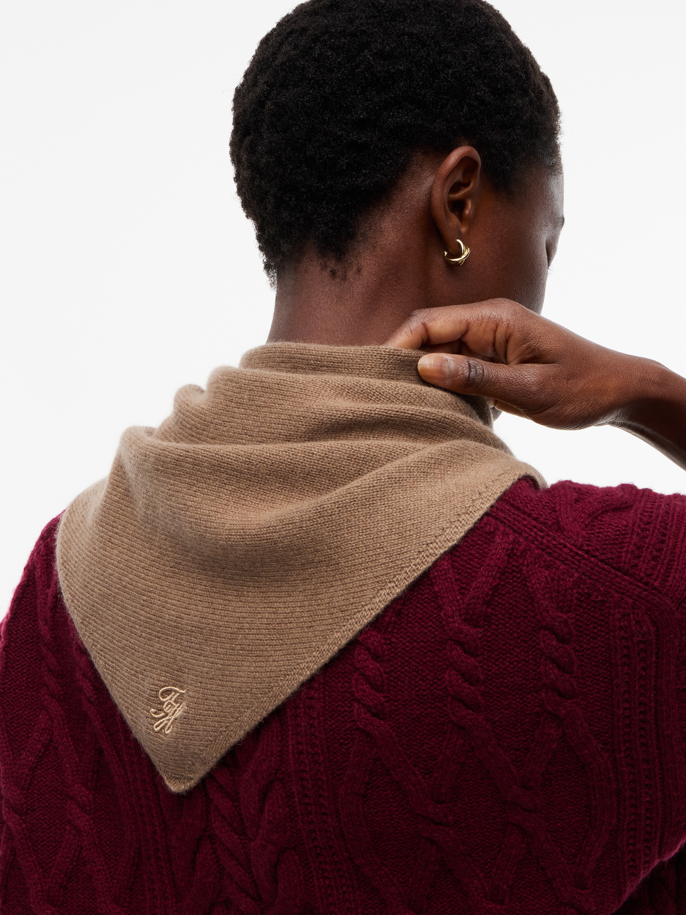 Tommy Hilfiger Écharpe en laine »TH SCRIPT TRIANGLE SCARF« triangulaire, avec proportion de cachemire, broderie logo