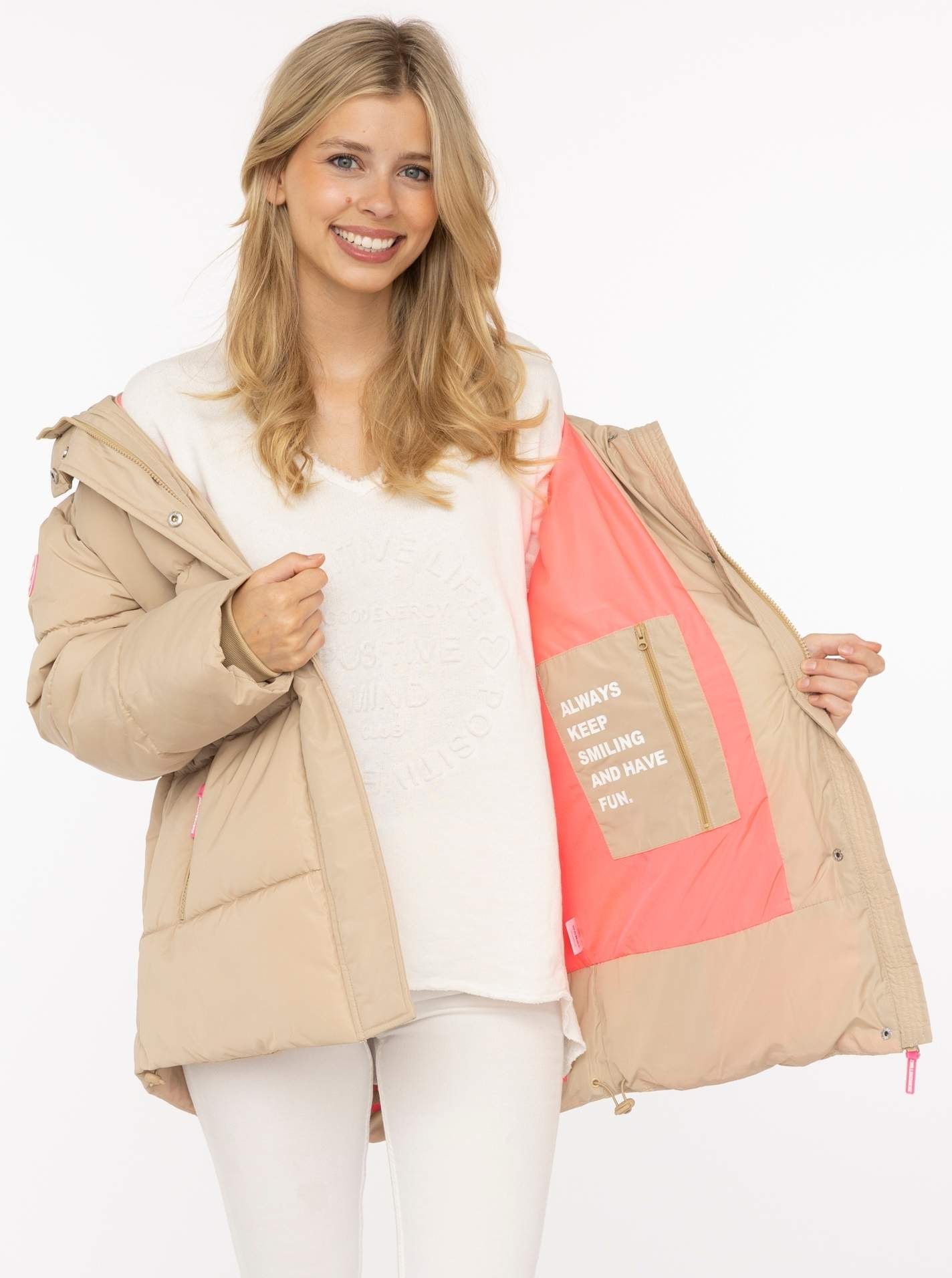 Zwillingsherz Steppjacke »„Love More“« Kapuze mit Tunnelzug, verdeckter Reissverschluss, dezente Details