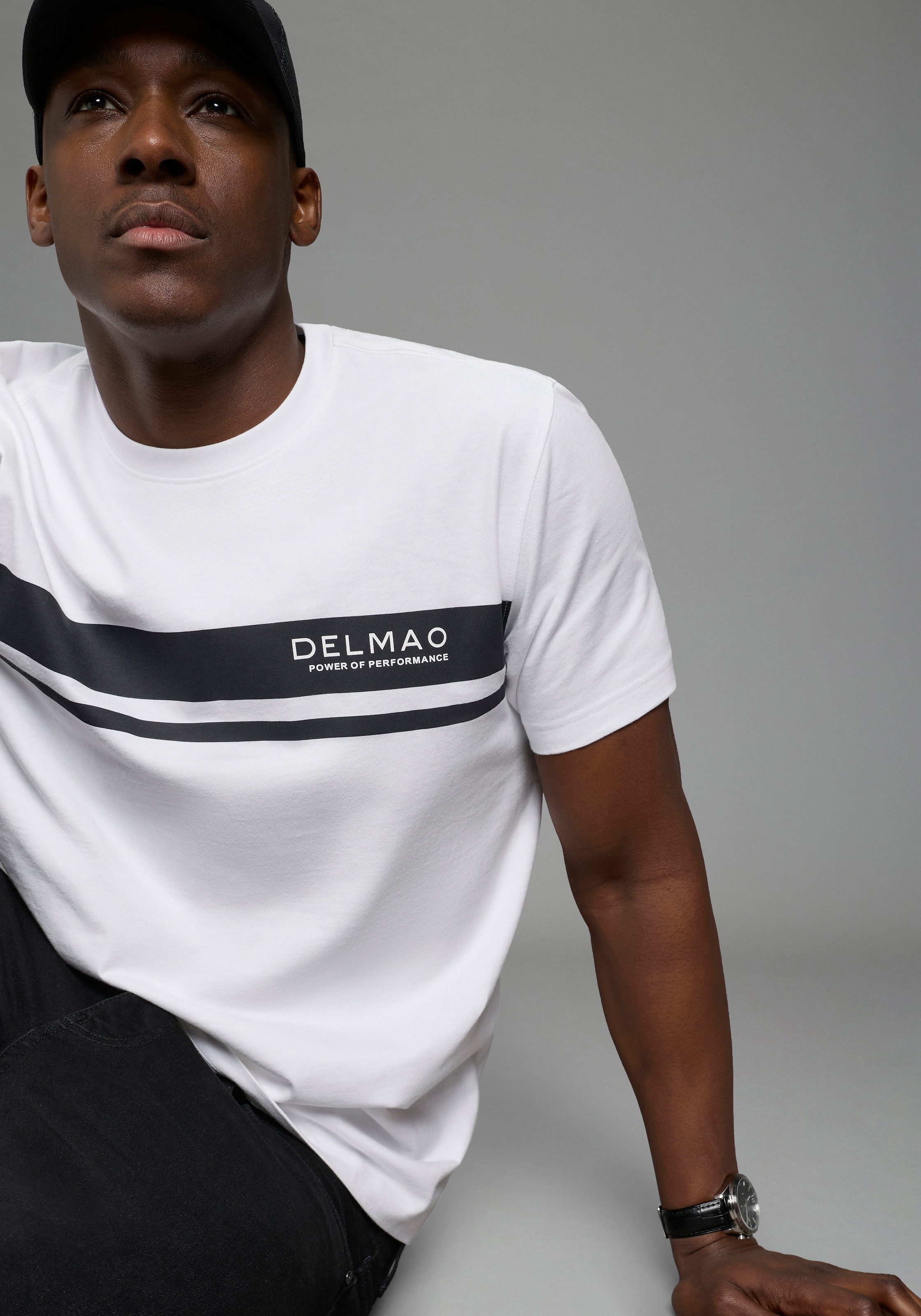 DELMAO Rundhalsshirt »Neue Kollektion!« Kurzarm, mit Rundhalsausschnitt, normale Passform, Casual-Stil