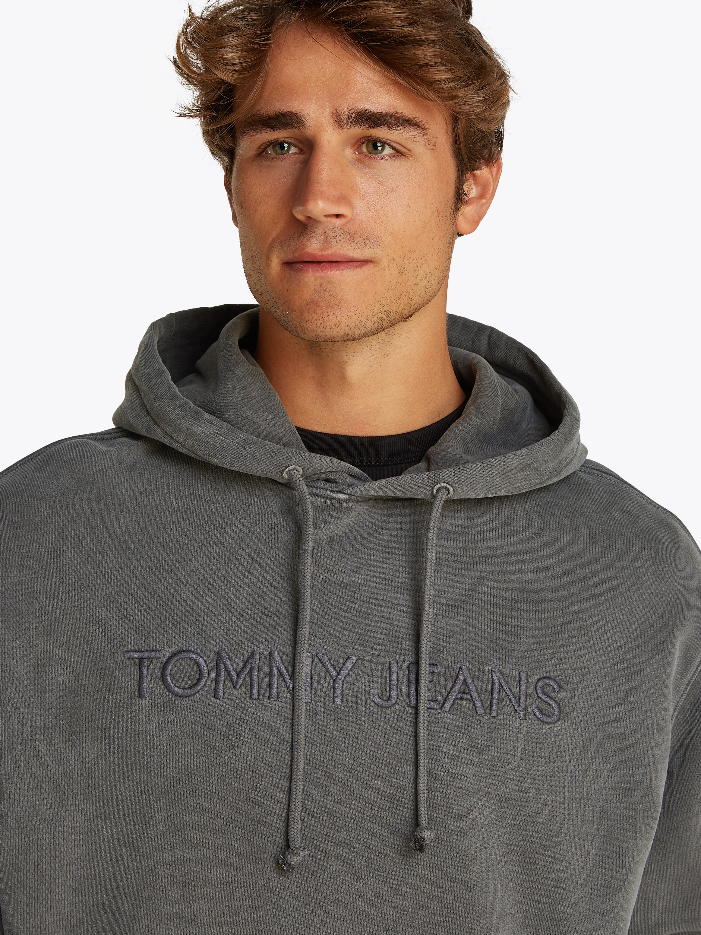 Tommy Jeans Hoodie »TJM RLX TJ LABEL HOODIE«, mit grosser Logostickerei