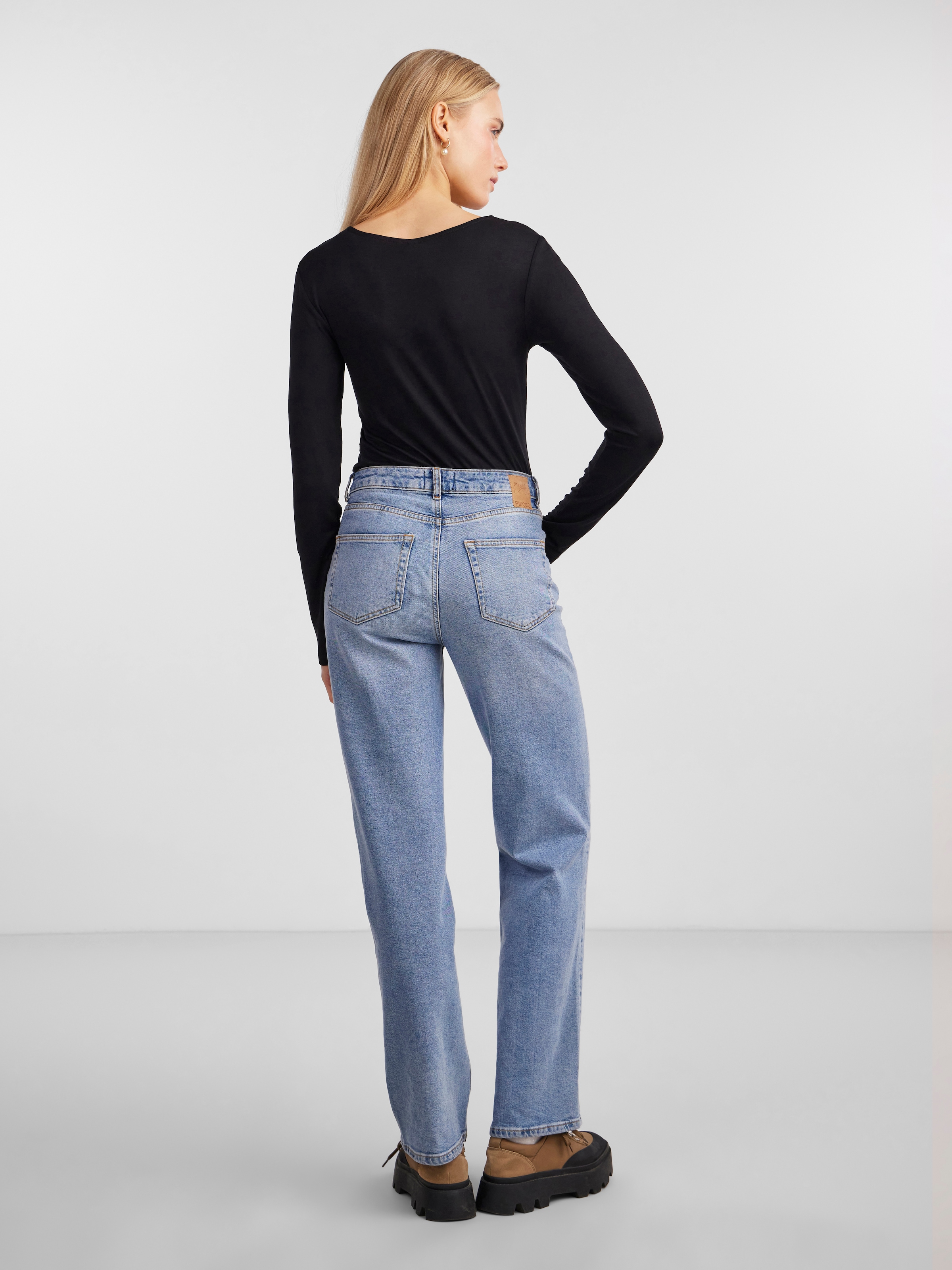 pieces T-shirt en V »PCBARBERA LS LACE TOP NOOS BC«