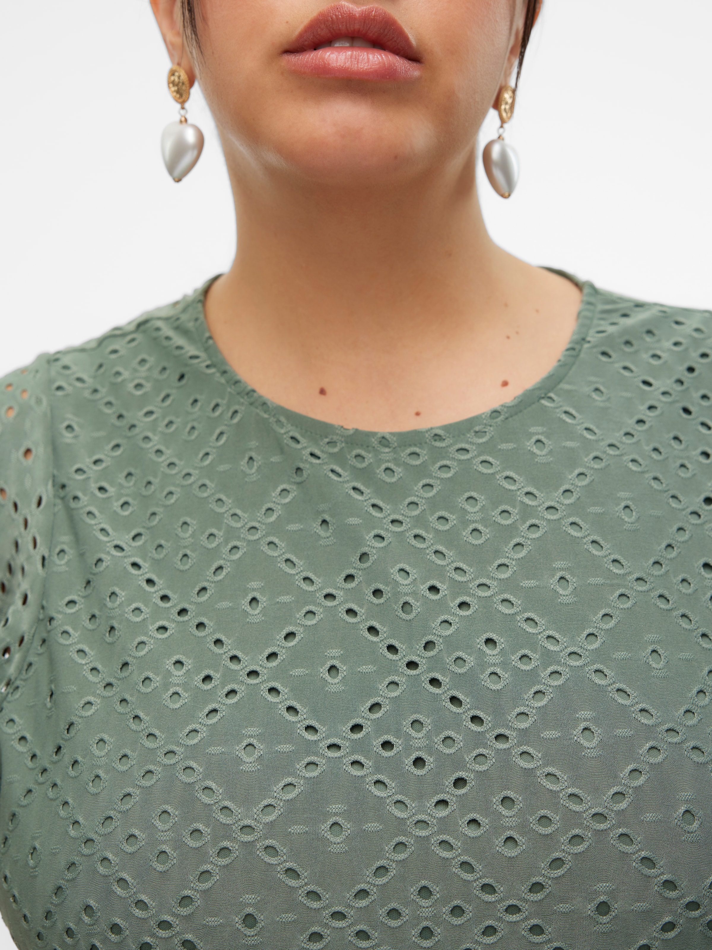 Vero Moda Curve Chemise en dentelle »VMCTASSA SL FRILL TOP NOOS CUR« Materialmix, loose fit