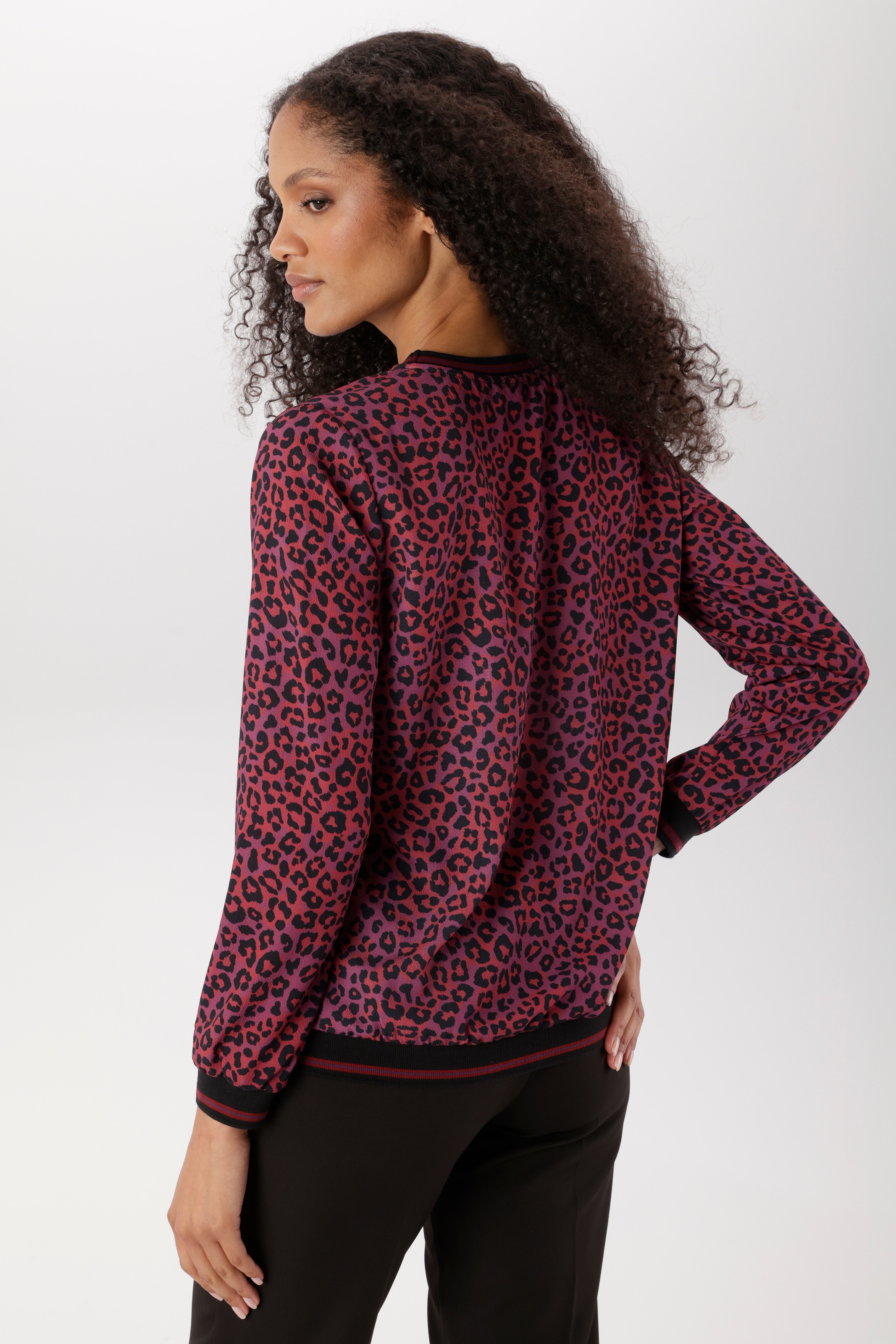 Aniston SELECTED Shirtbluse mit gestreiften Bündchen und Lepoarden-Print allover - NEUE KOLLEKTION