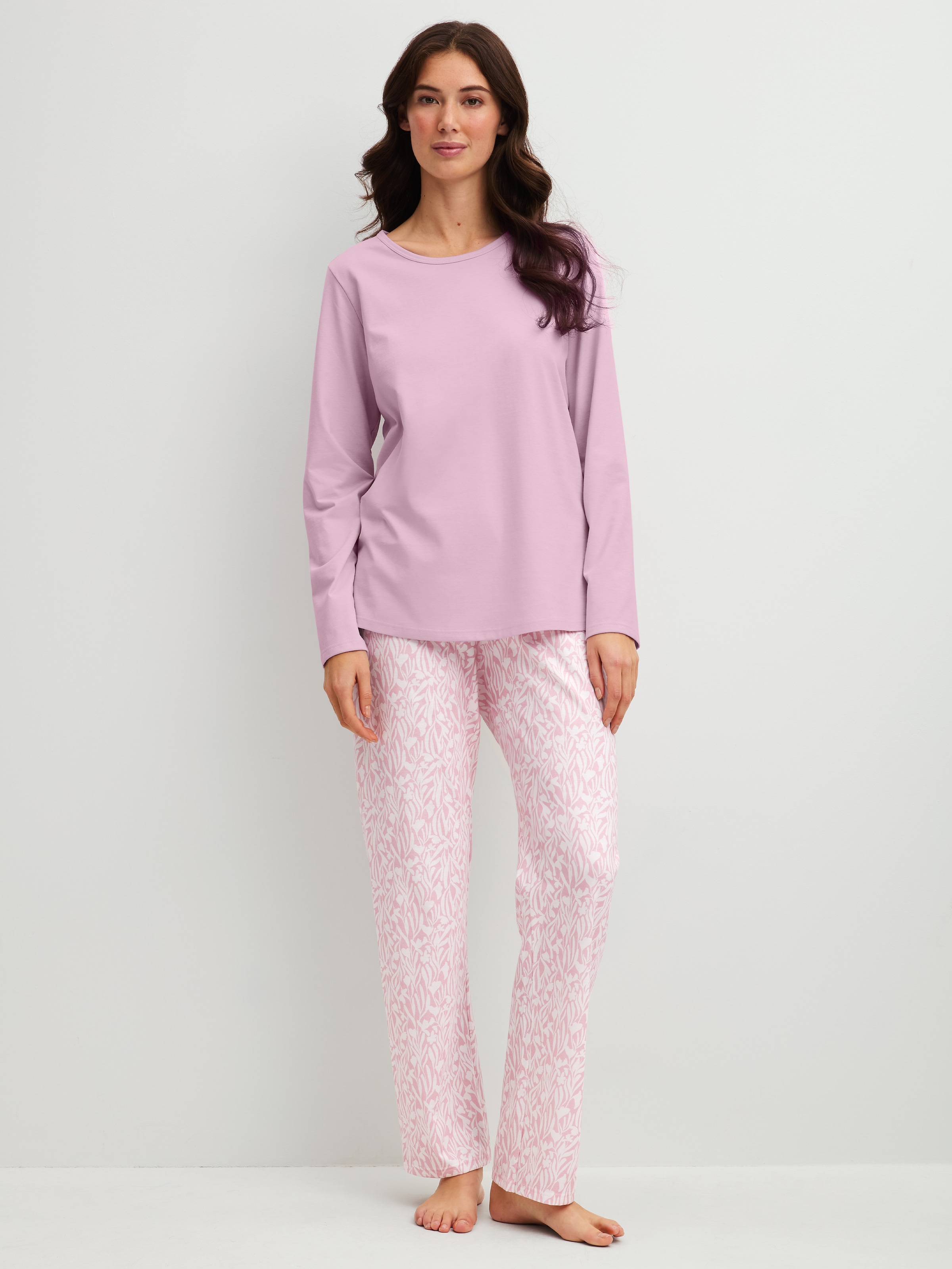 Image of CALIDA Schlafanzug "Blooming Nights" 2 Streifen-Design, Single Jersey Qualität, Rundhals, Langarm, weich