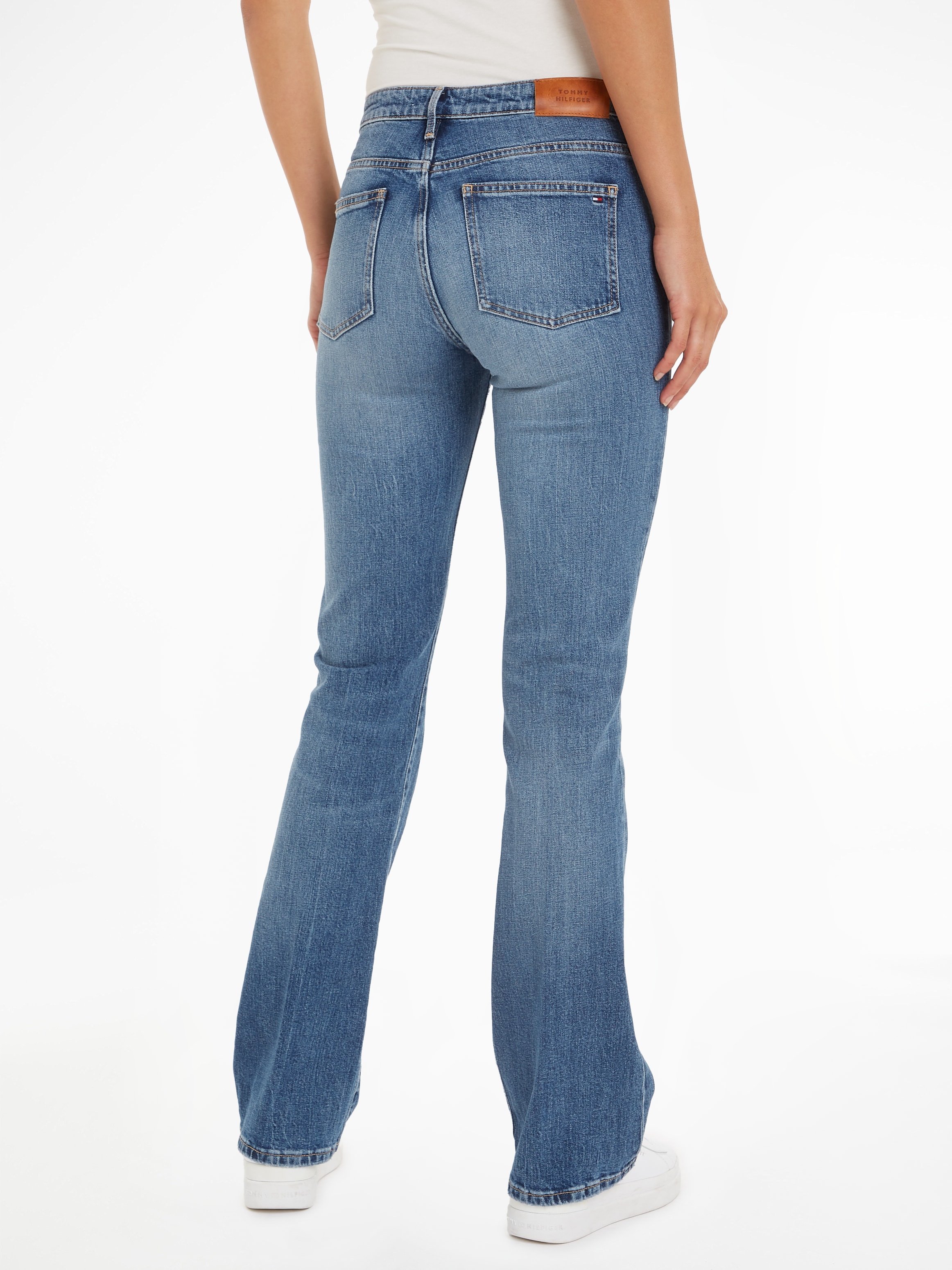 Tommy Hilfiger Bootcut-Jeans »BOOTCUT RW BEA«, mit Leder-Badge