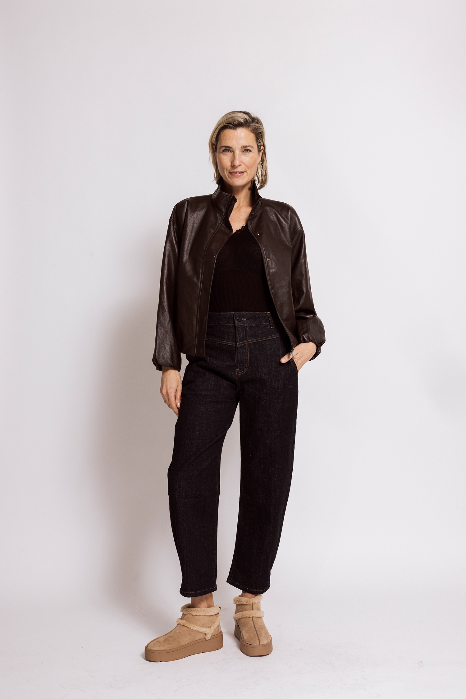 Zhrill Veste blazer »ASAMI« 19 : Blouson aspect cuir / look moderne / col montant