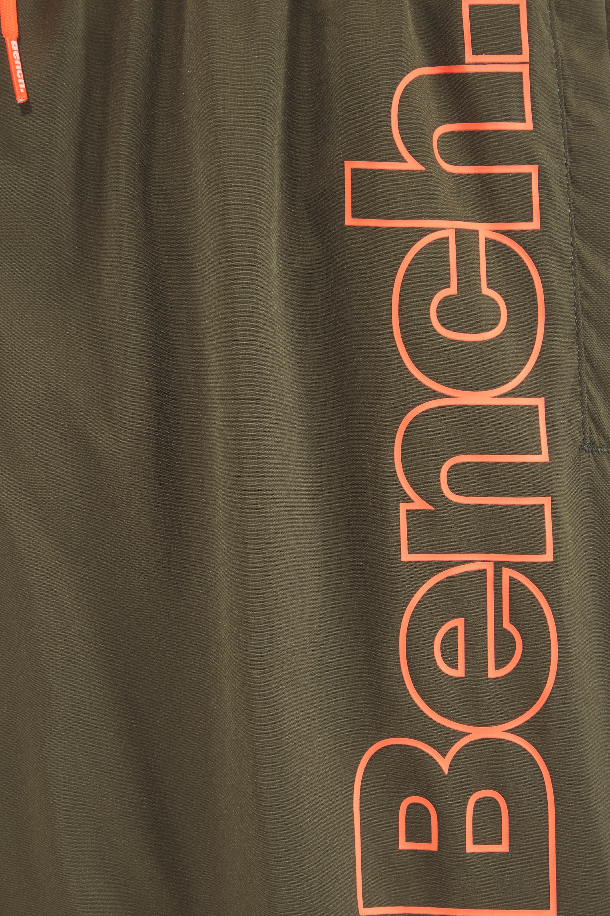Bench. Short de bain mit Logoschriftzug