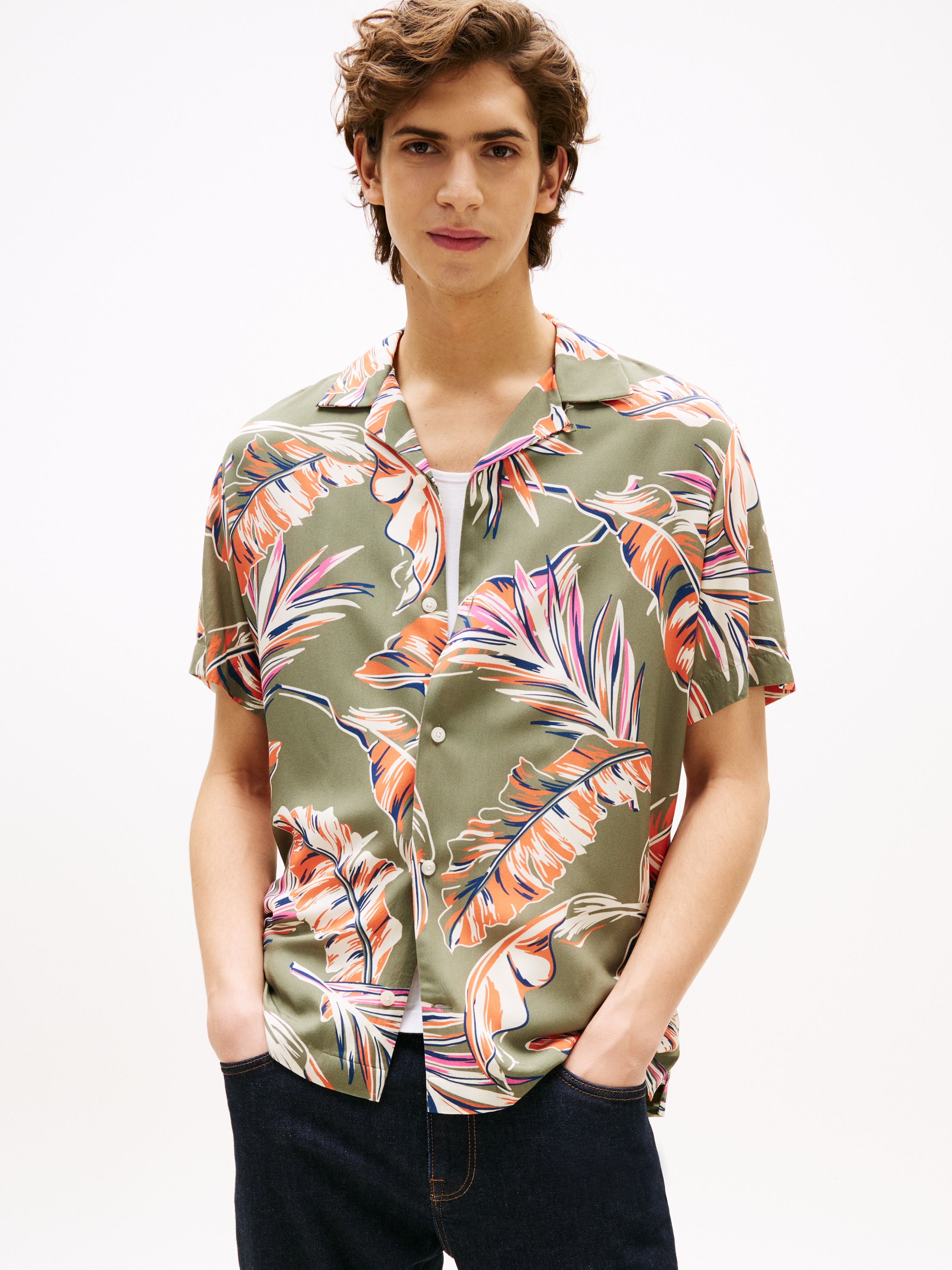 Image of Tommy Hilfiger Kurzarmhemd "LIGHTWEIGHT LEAF AOP SS SHIRT" modischer Blätter-Print