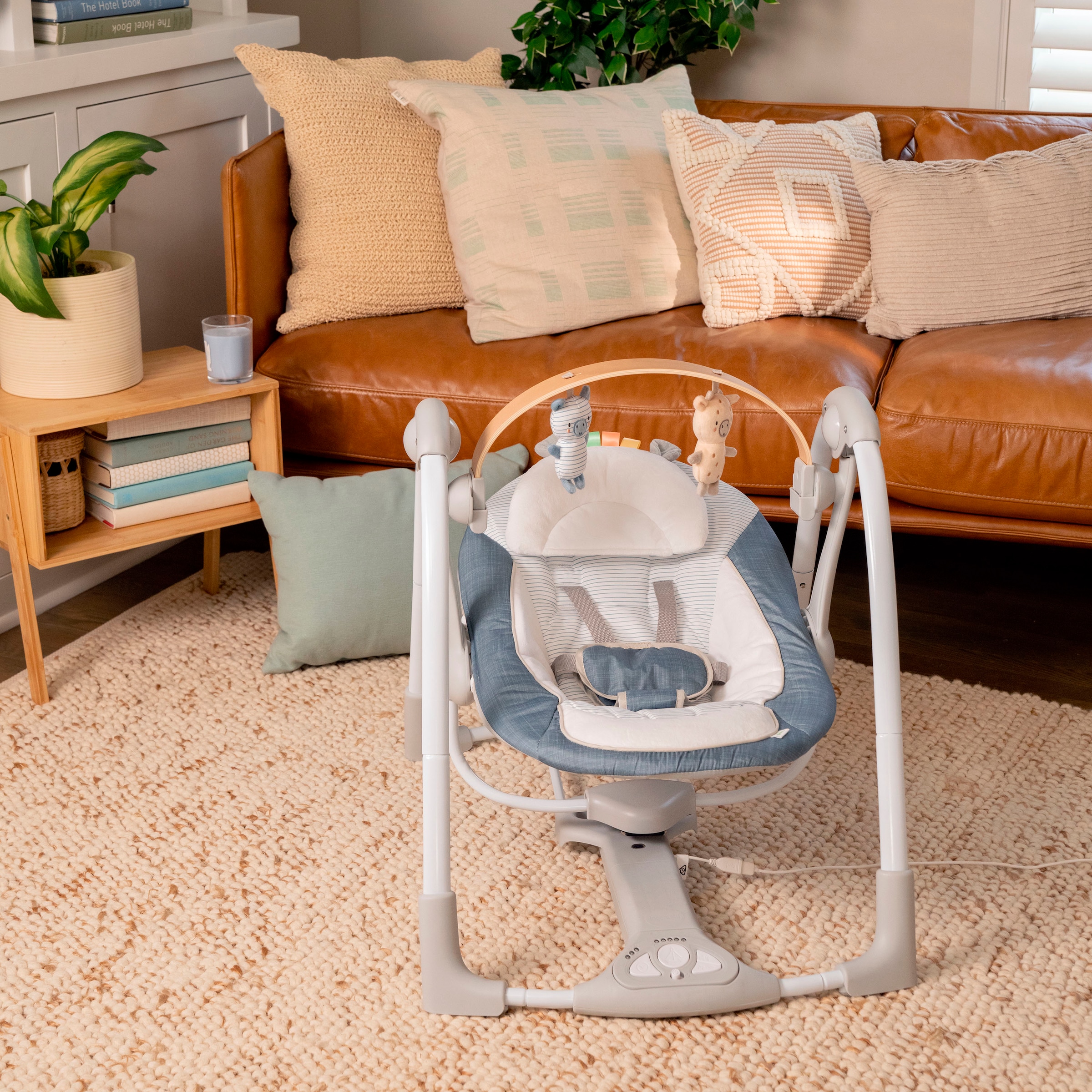 ingenuity Babywippe »Swing 'n Go Portable Swing™ - Chambray« bis 9 kg mit Melodien und Geräuschen