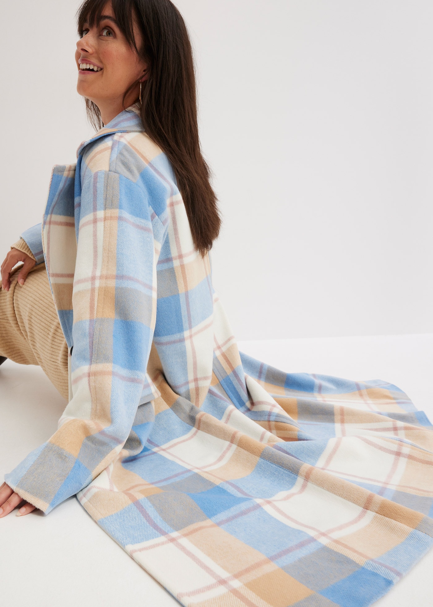 bonprix Manteau long »Oversize-Mantel n Wolloptik« Oversize-Passform, mit Reverskragen, mit Pattentaschen