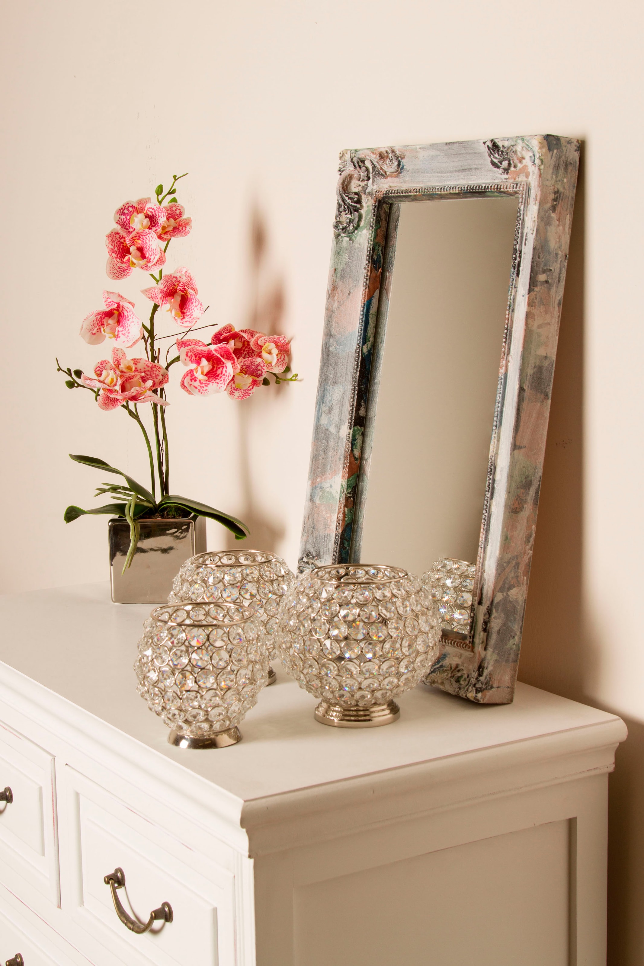 Image of Myflair Möbel & Accessoires Wandspiegel "Manja" rechteckig, verzierter Rahmen aus Holz, Shabby Optik