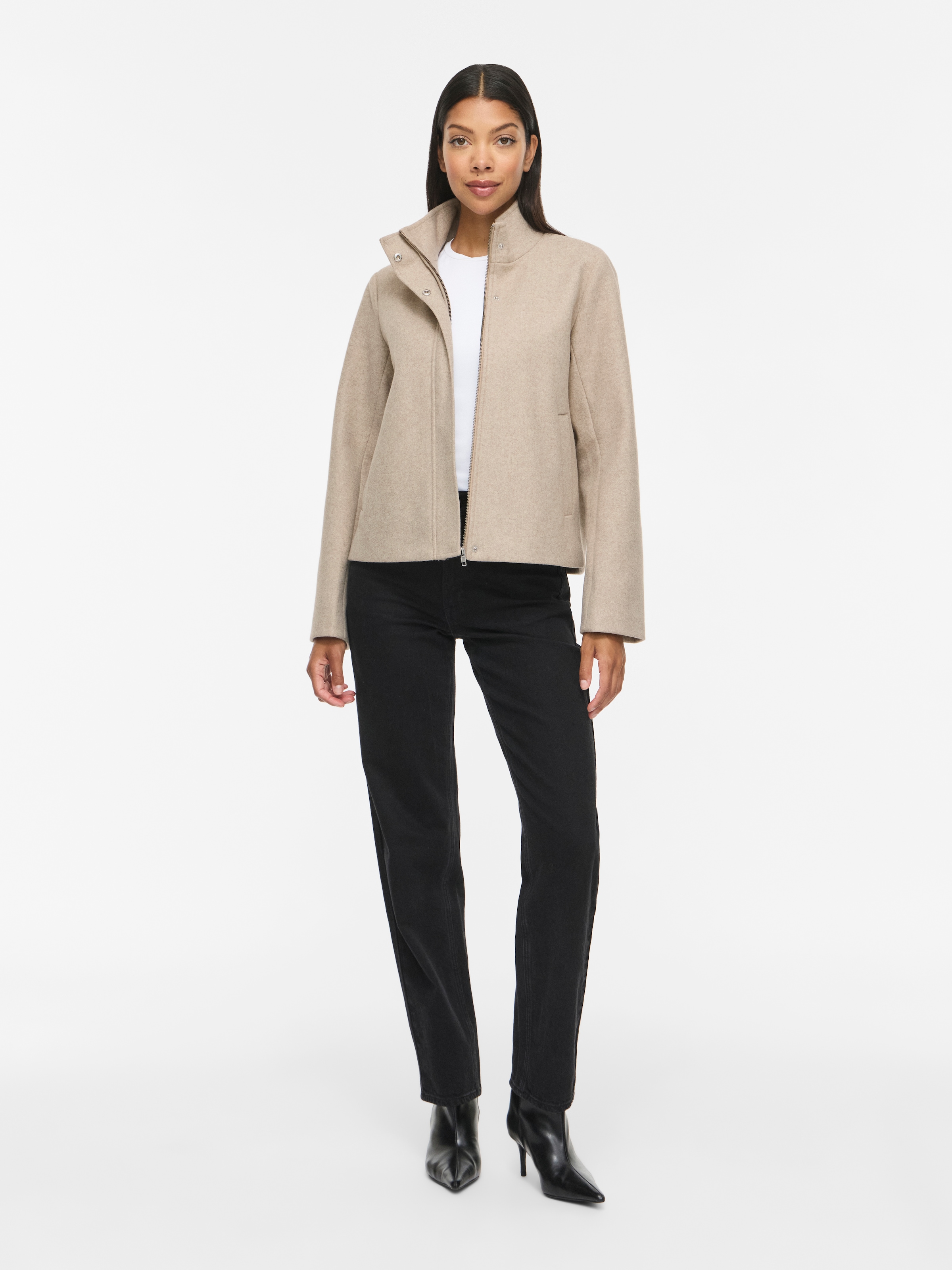 Image of Vila Kurzjacke "VICLAUDIA L/S HIGH NECK SHORT JKT- NOOS" Kunstfaser