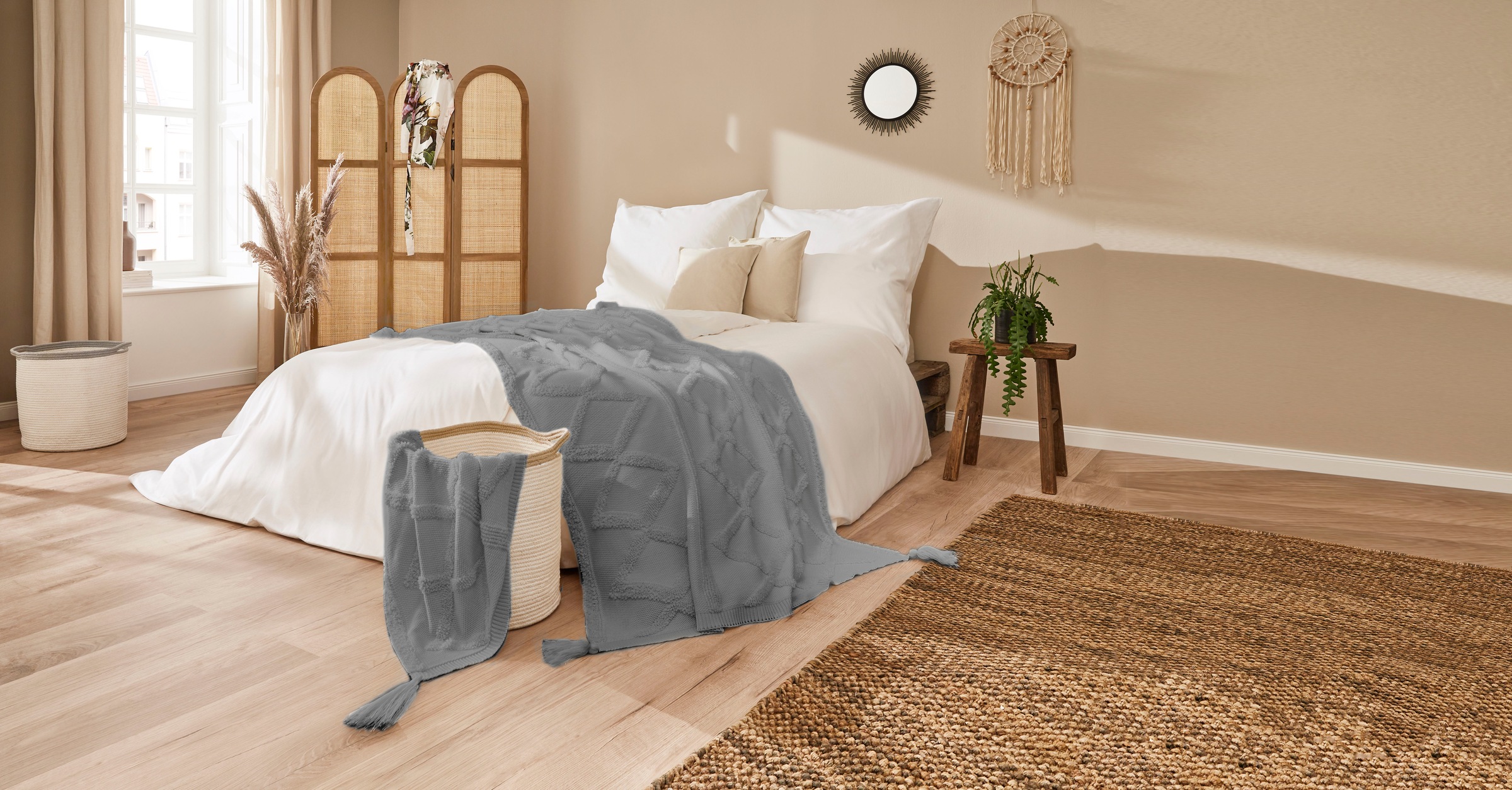 Primera Tagesdecke »Kuscheldecke Boho«, mit trendigen Bommeln