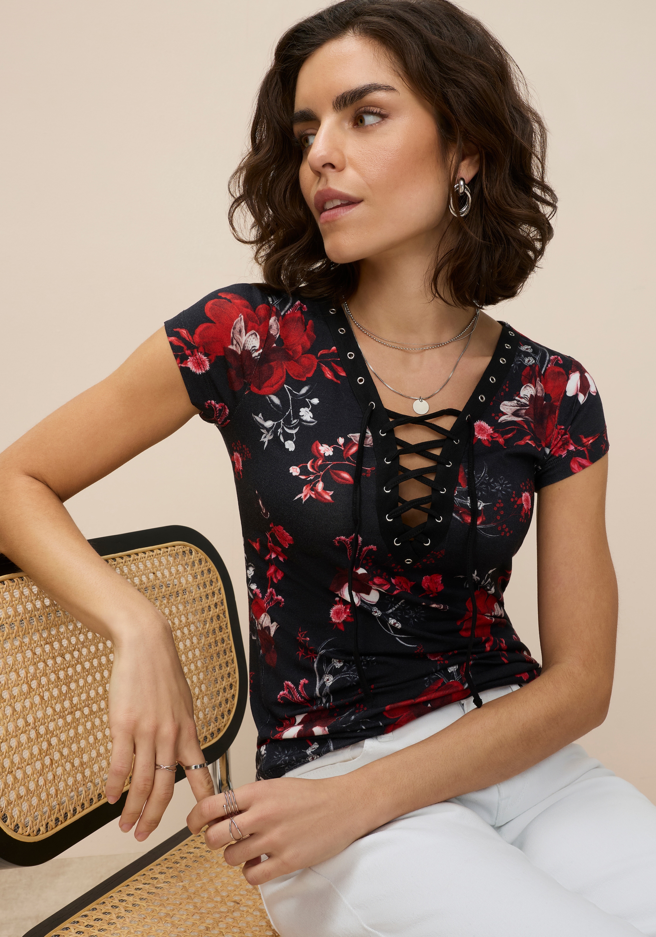 Image of Laura Scott T-Shirt figurbetont, tiefer V-Ausschnitt, elastisches Material