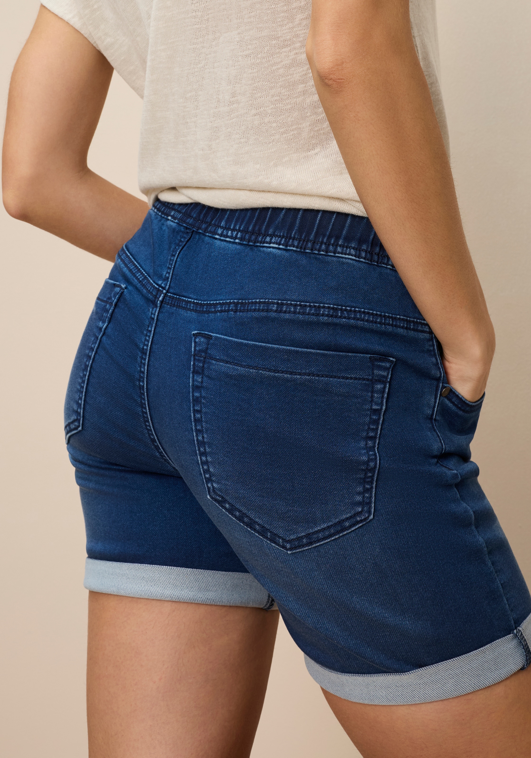 Arizona Short en jean figurnah, normale Leibhöhe, mit Bindebändern am Bund