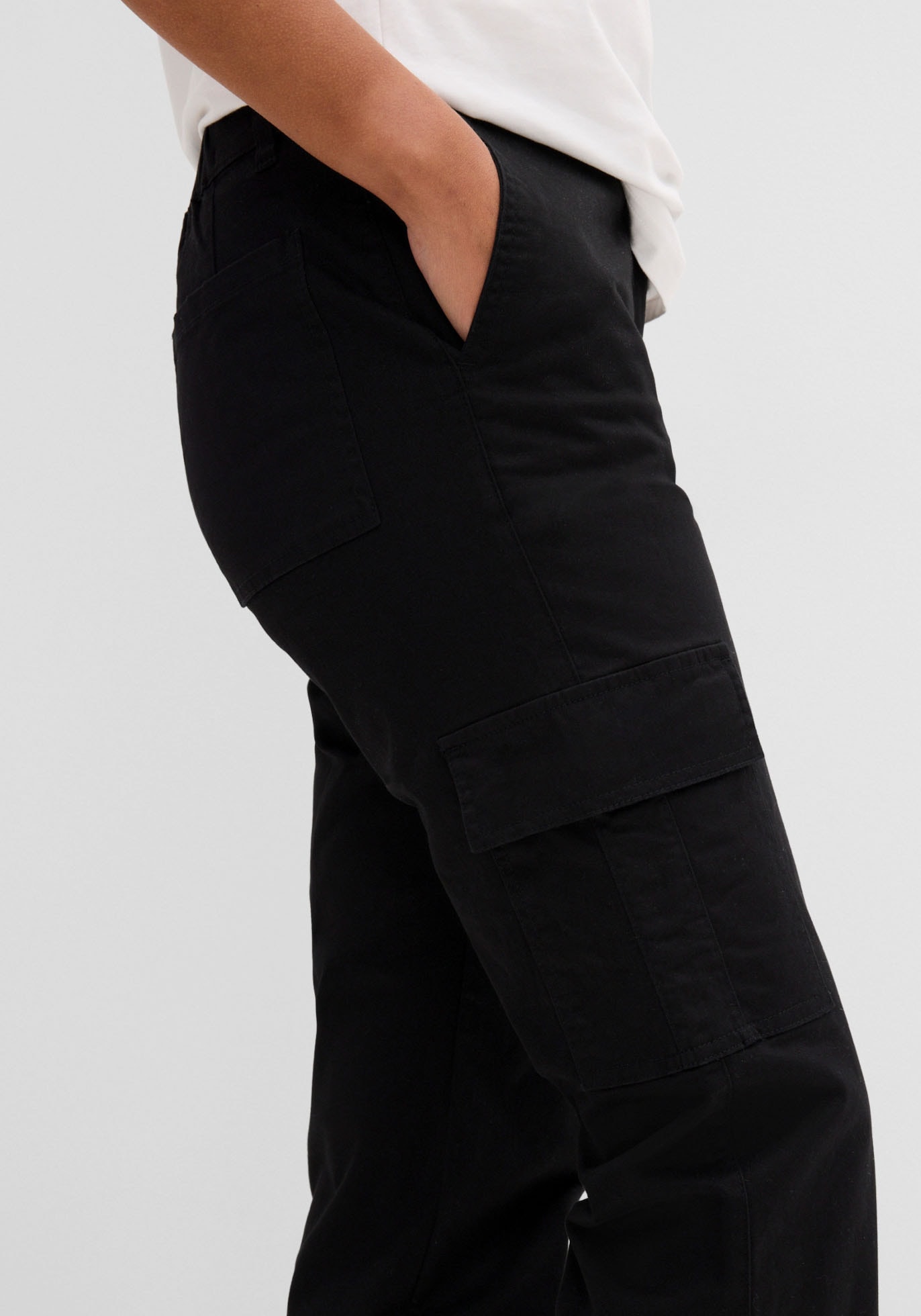 bonprix Cargohose  aus Baumwolle mit Elasthan, lockere Passform, mit Bequembund