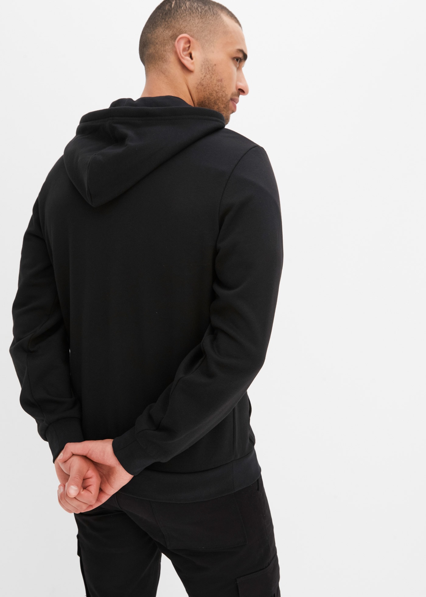 bonprix Kapuzensweatjacke »Kapuzen-Sweatjacke mit Reissverschluss« mit Kapuze, mit Reissverschluss, mit Kängurutaschen, Regular Fit