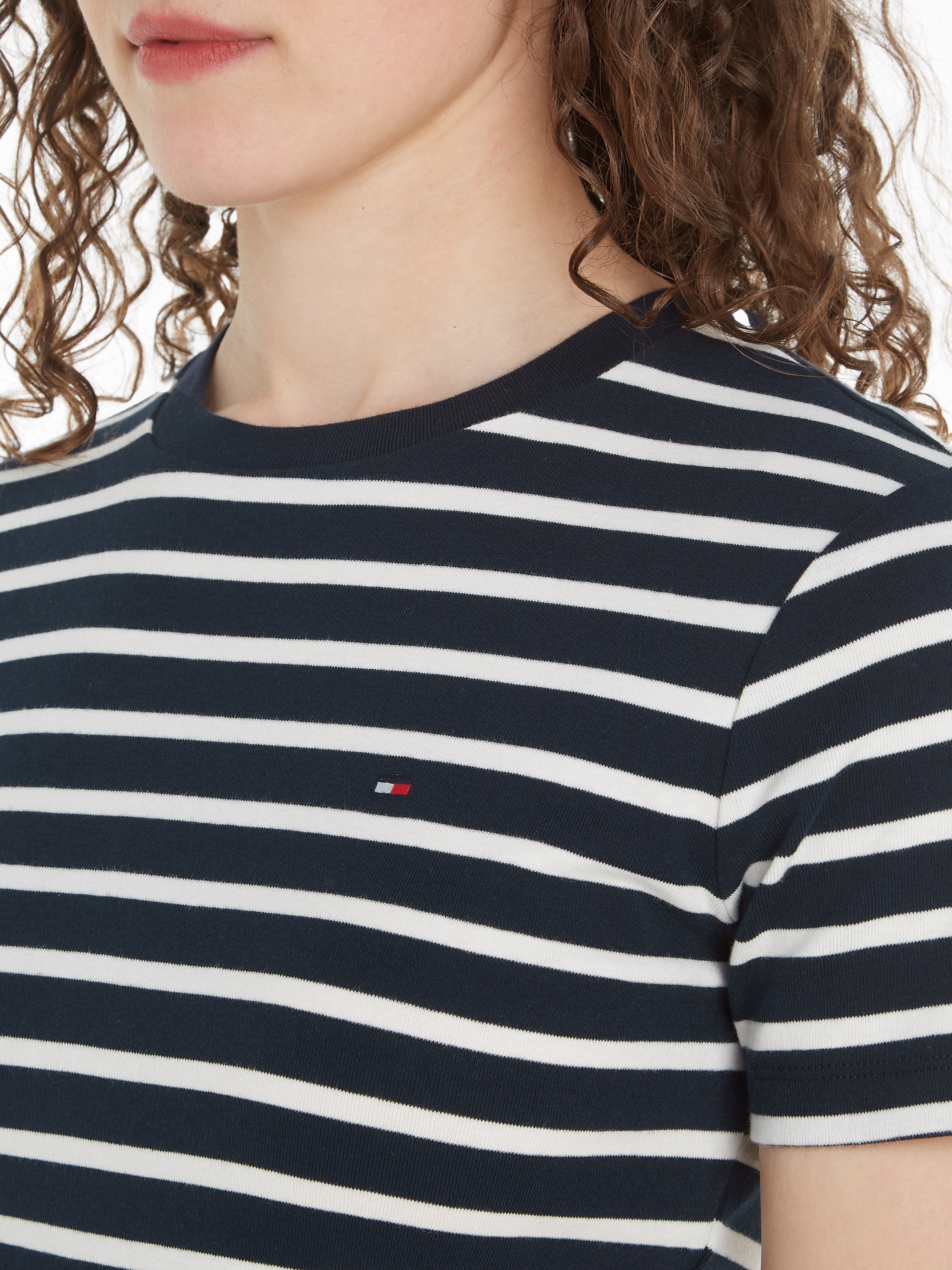 Tommy Hilfiger T-Shirt »SLIM CODY C-NK SS«, mit Logostickerei