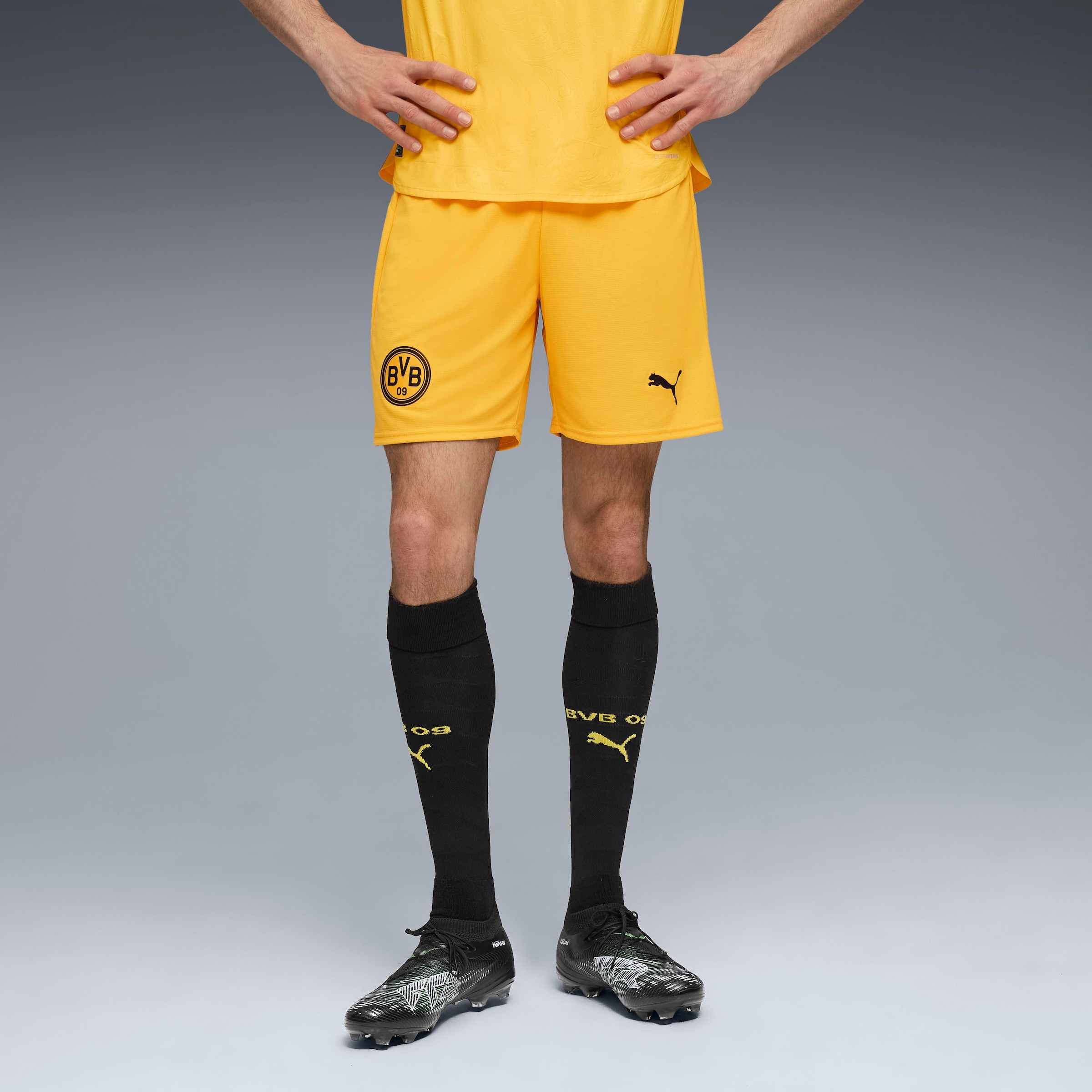 Image of PUMA Trainingsshorts "BVB SHORTS REPLICA" für Fussball, aus atmungsaktivem Material, mit DryCELL-Technologie