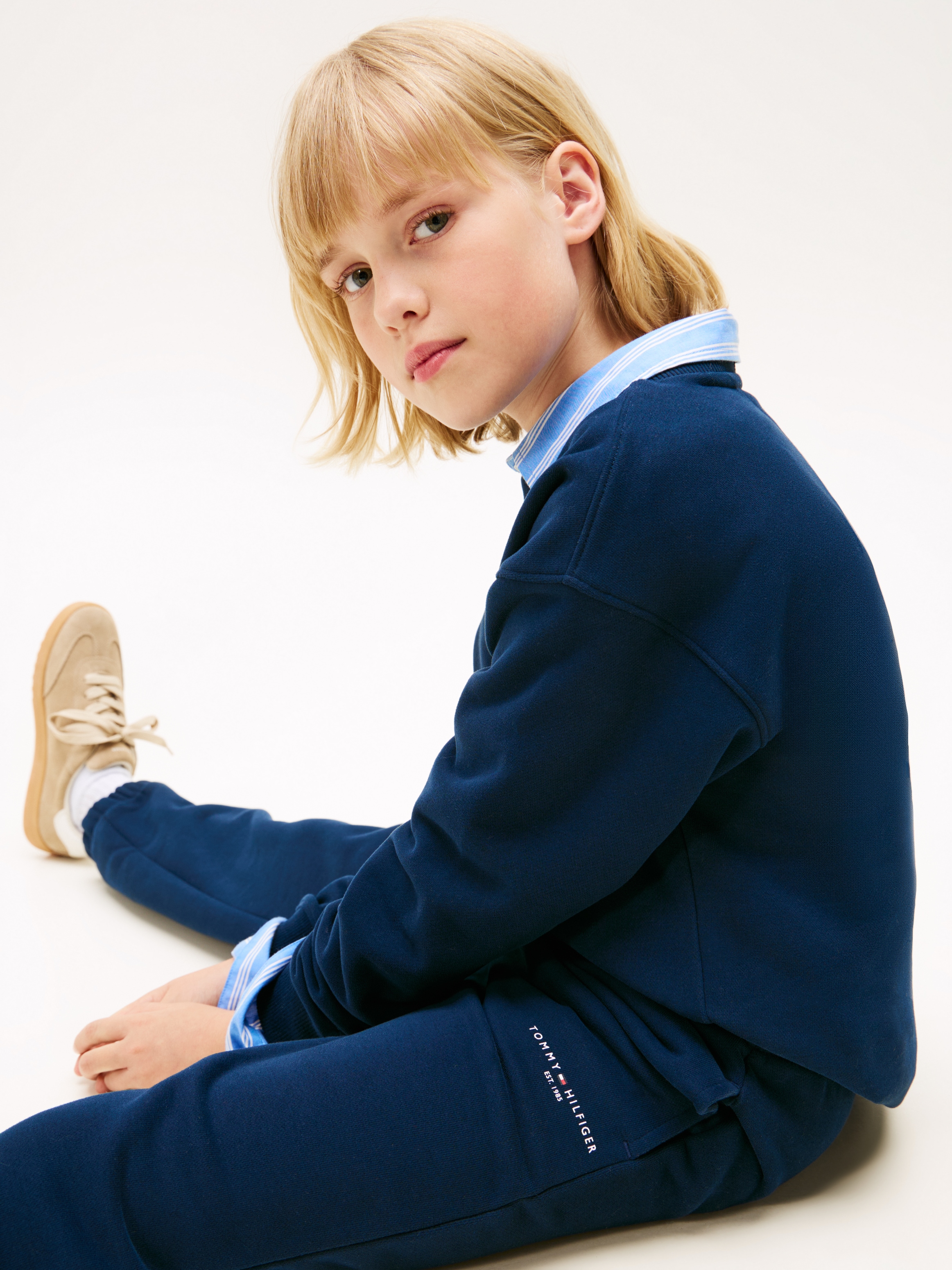 Tommy Hilfiger Langarmshirt & Hose »MINI CORP C-NECK SWEATSHIRT SET« 2 Stk. tlg. Kinder bis 16 Jahre