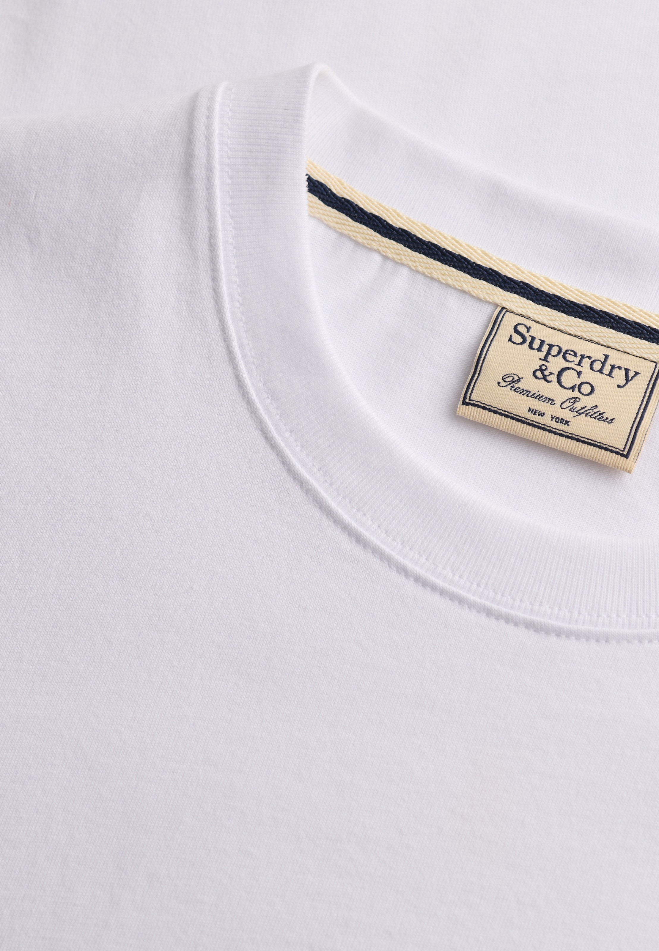 Superdry Shirt à col rond »ESSENTIAL SDCO LOGO EMB TEE« coton, coupe régulière